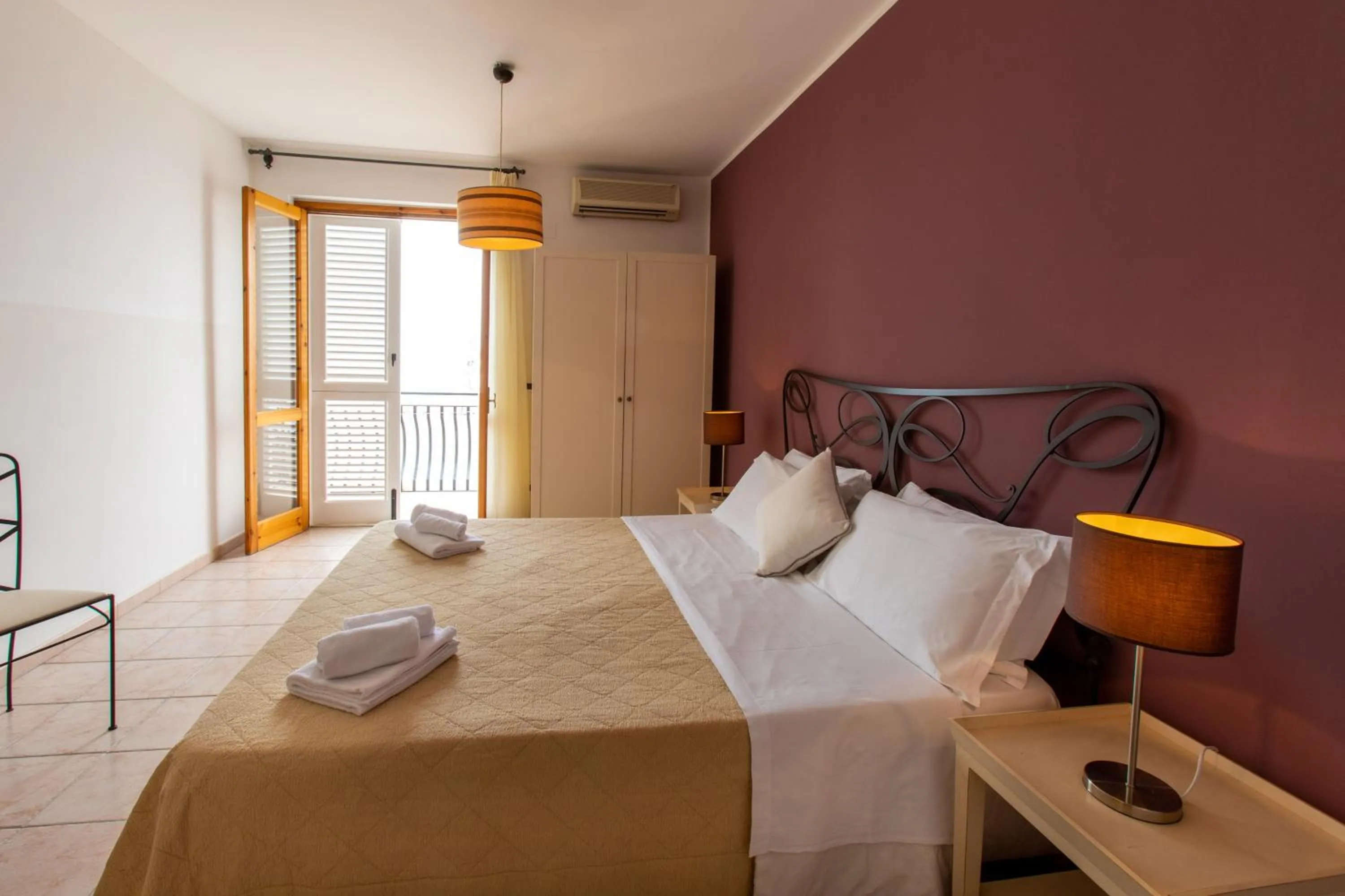 Bedroom, Bed in Hotel Amarea - Aeolian Charme