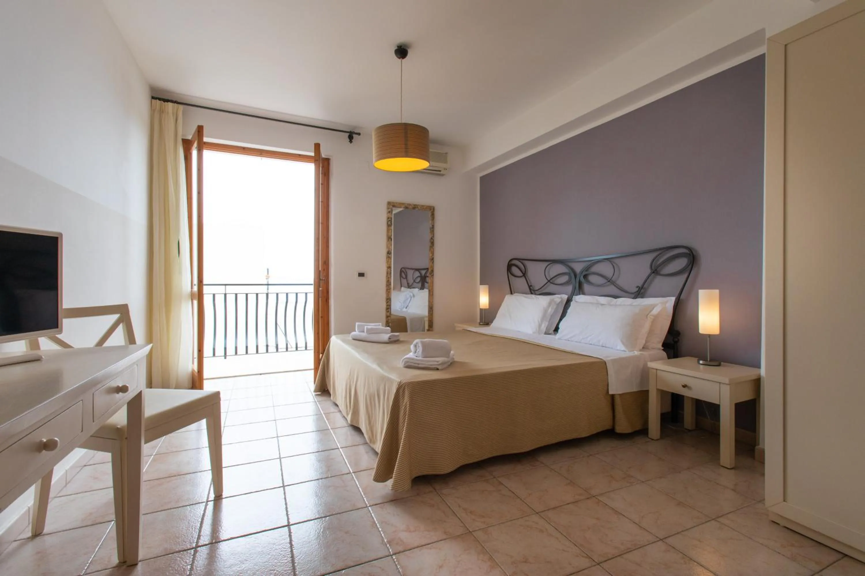 Bedroom, Bed in Hotel Amarea - Aeolian Charme