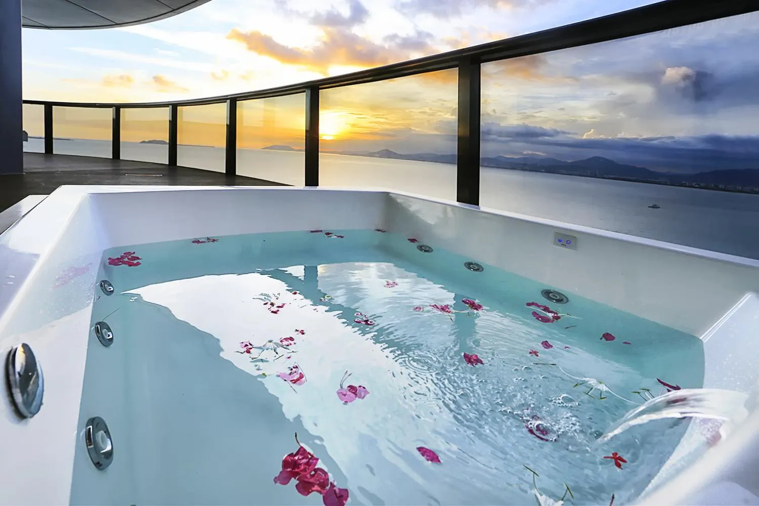 Massage in Sanya Phoenix Island Yuejia flat