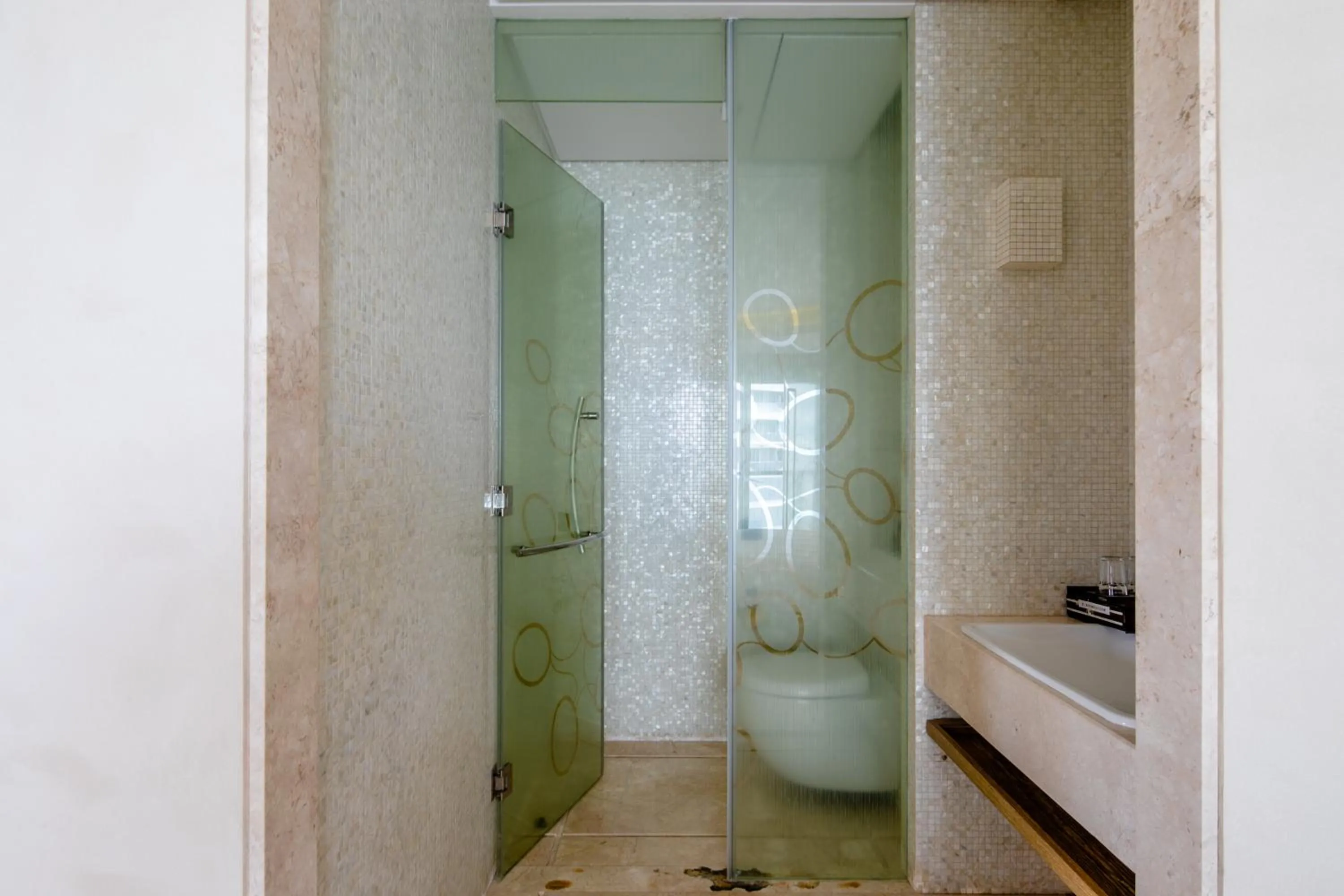 Toilet in Sanya Phoenix Island Yuejia flat