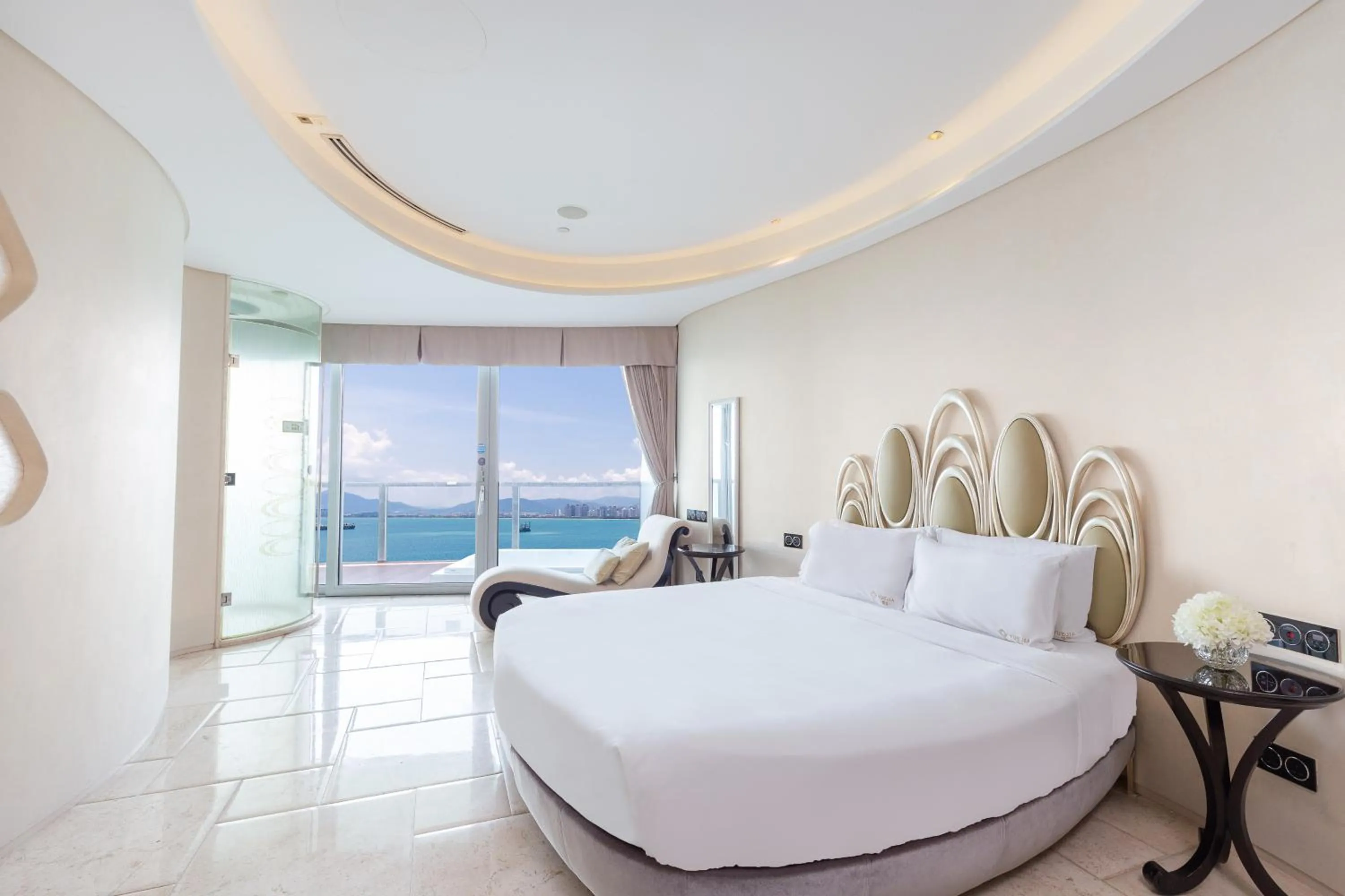 Bedroom in Sanya Phoenix Island Yuejia flat