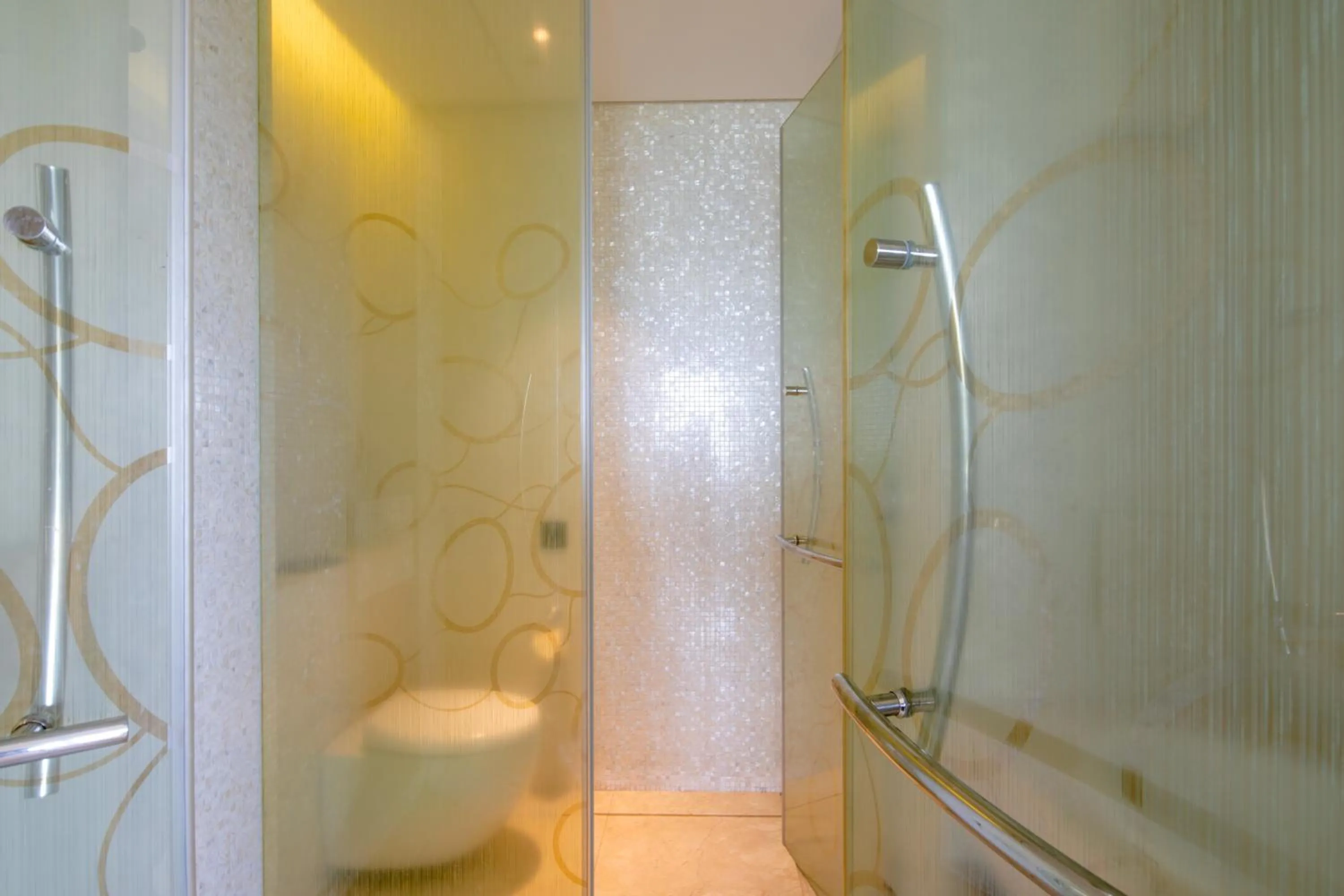 Bathroom in Sanya Phoenix Island Yuejia flat