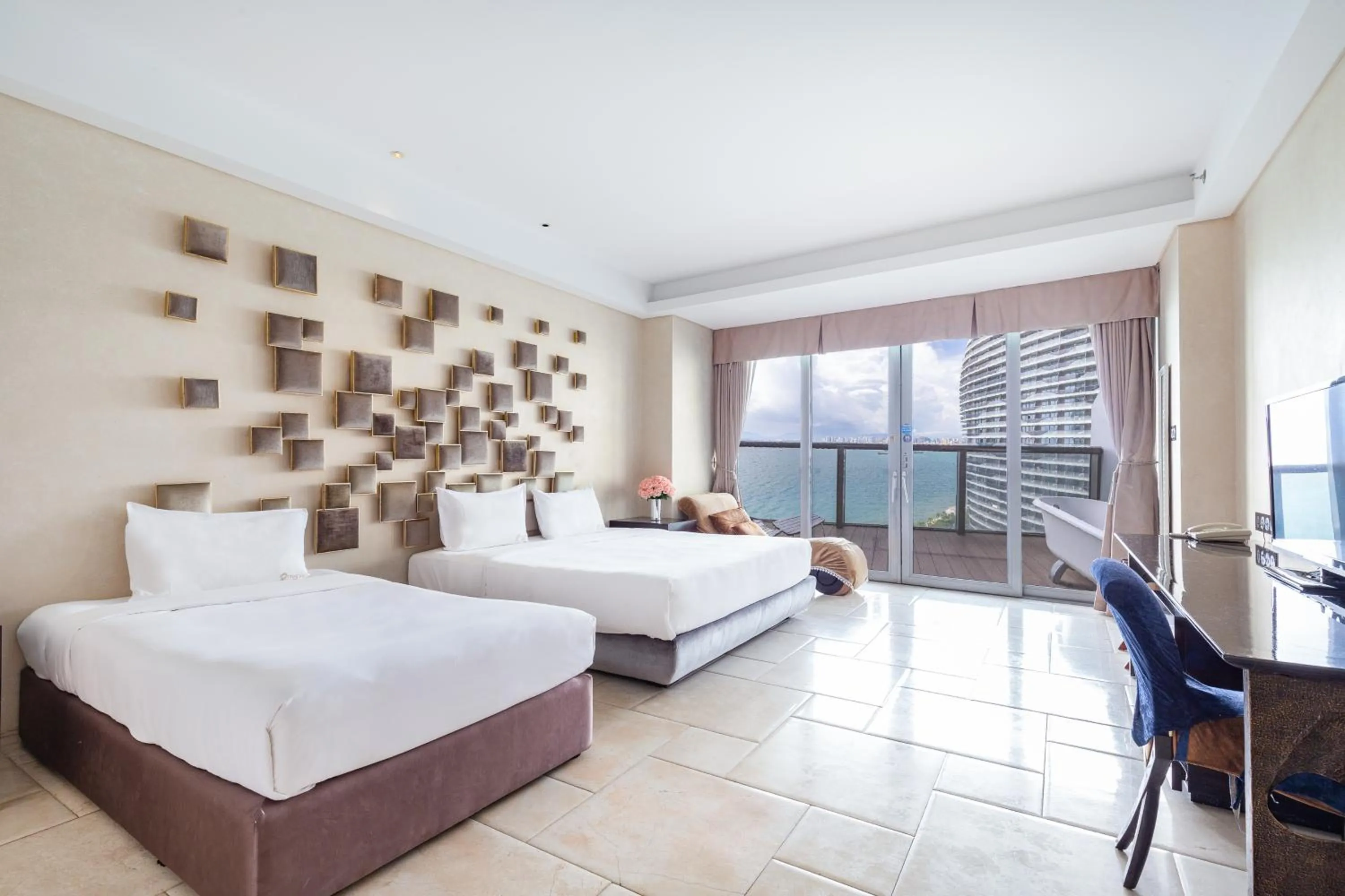 Night in Sanya Phoenix Island Yuejia flat