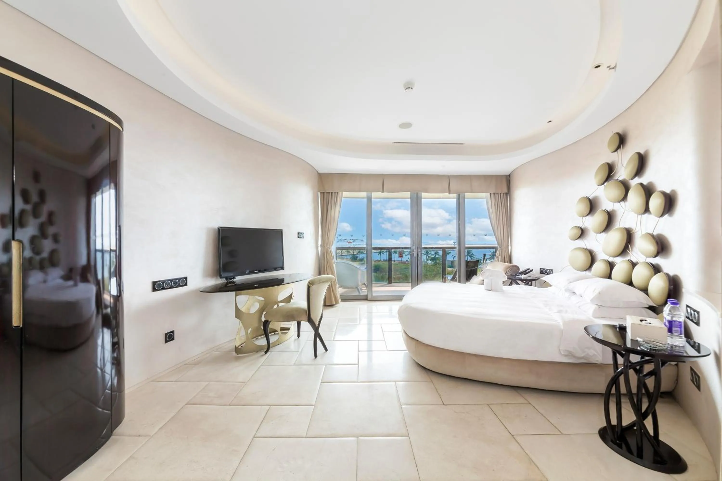 Photo of the whole room in Sanya Phoenix Island Yuejia flat