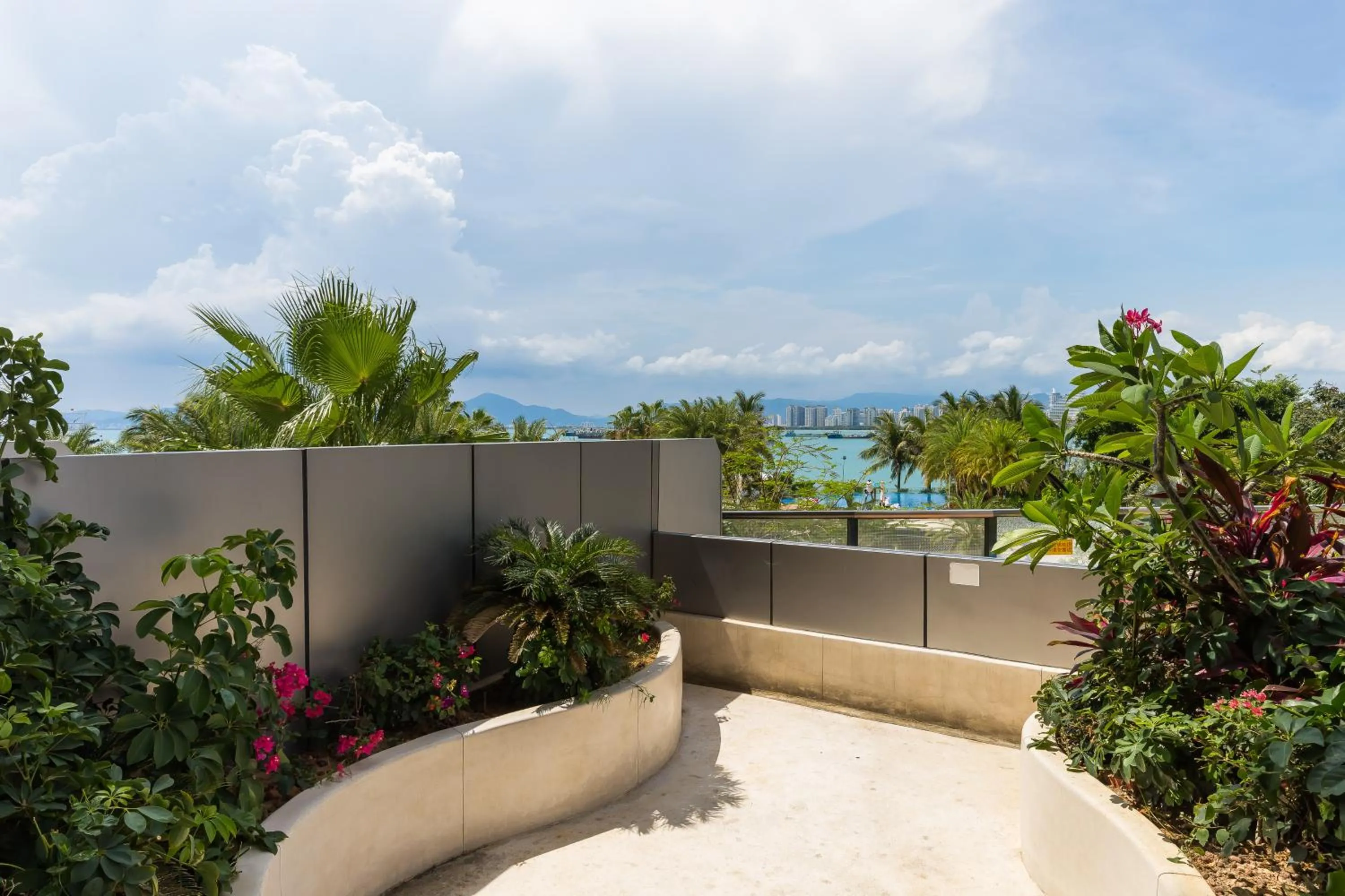 Balcony/Terrace in Sanya Phoenix Island Yuejia flat