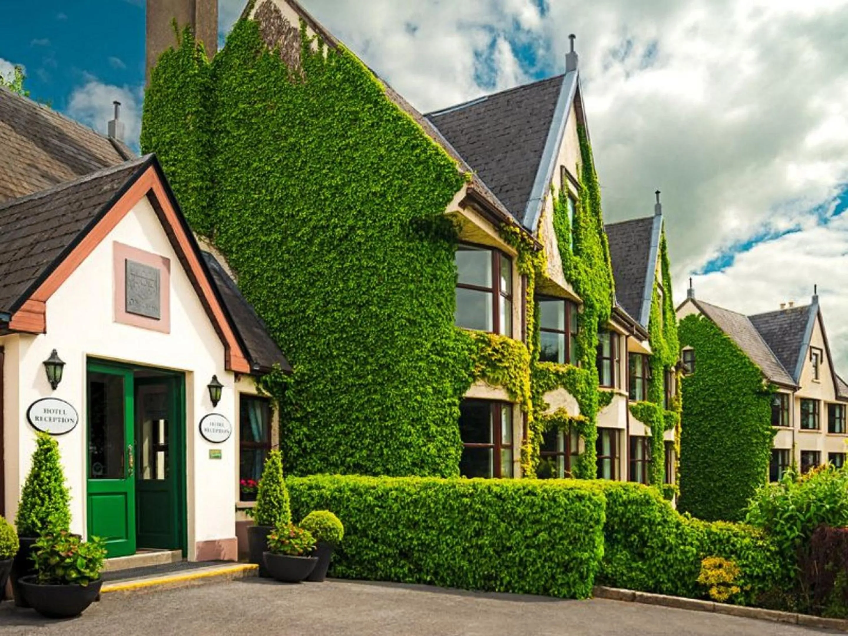 Property building in Oranmore Lodge Hotel Conference And Leisure Centre Galway