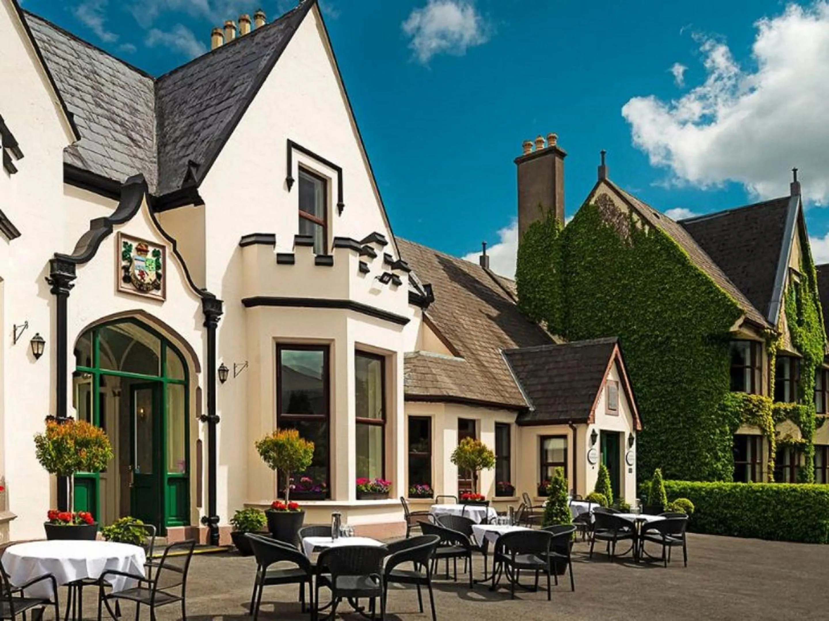 Property building in Oranmore Lodge Hotel Conference And Leisure Centre Galway