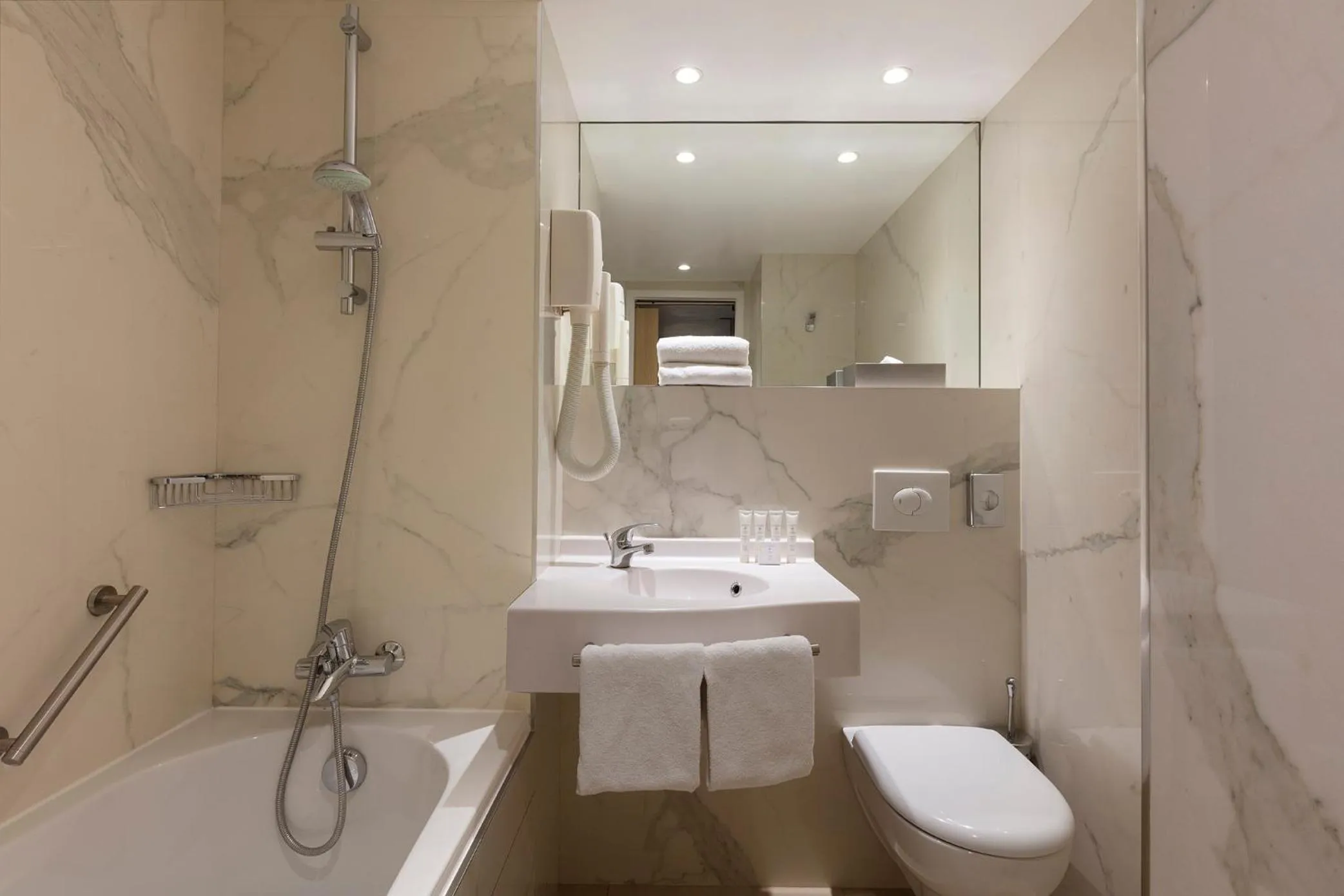 Bathroom in Hôtel Hor Les Lumières