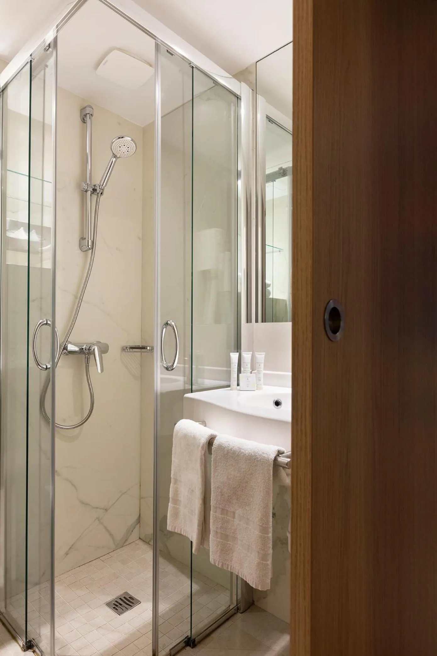 Bathroom in Hôtel Hor Les Lumières