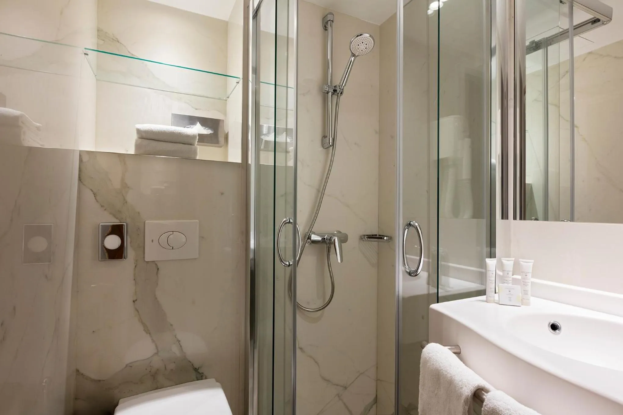 Bathroom in Hôtel Hor Les Lumières