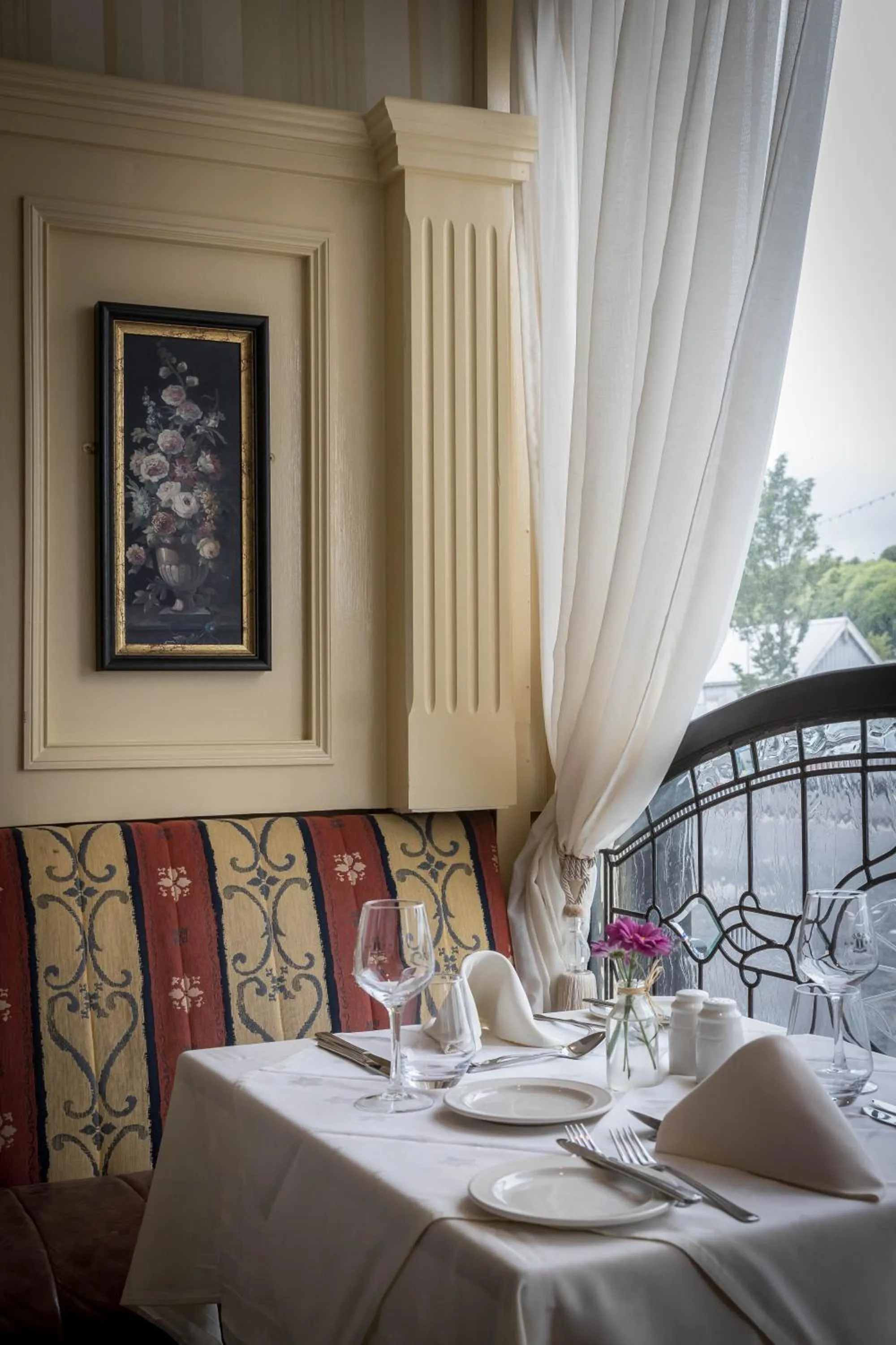 Restaurant/places to eat in Granville Hotel