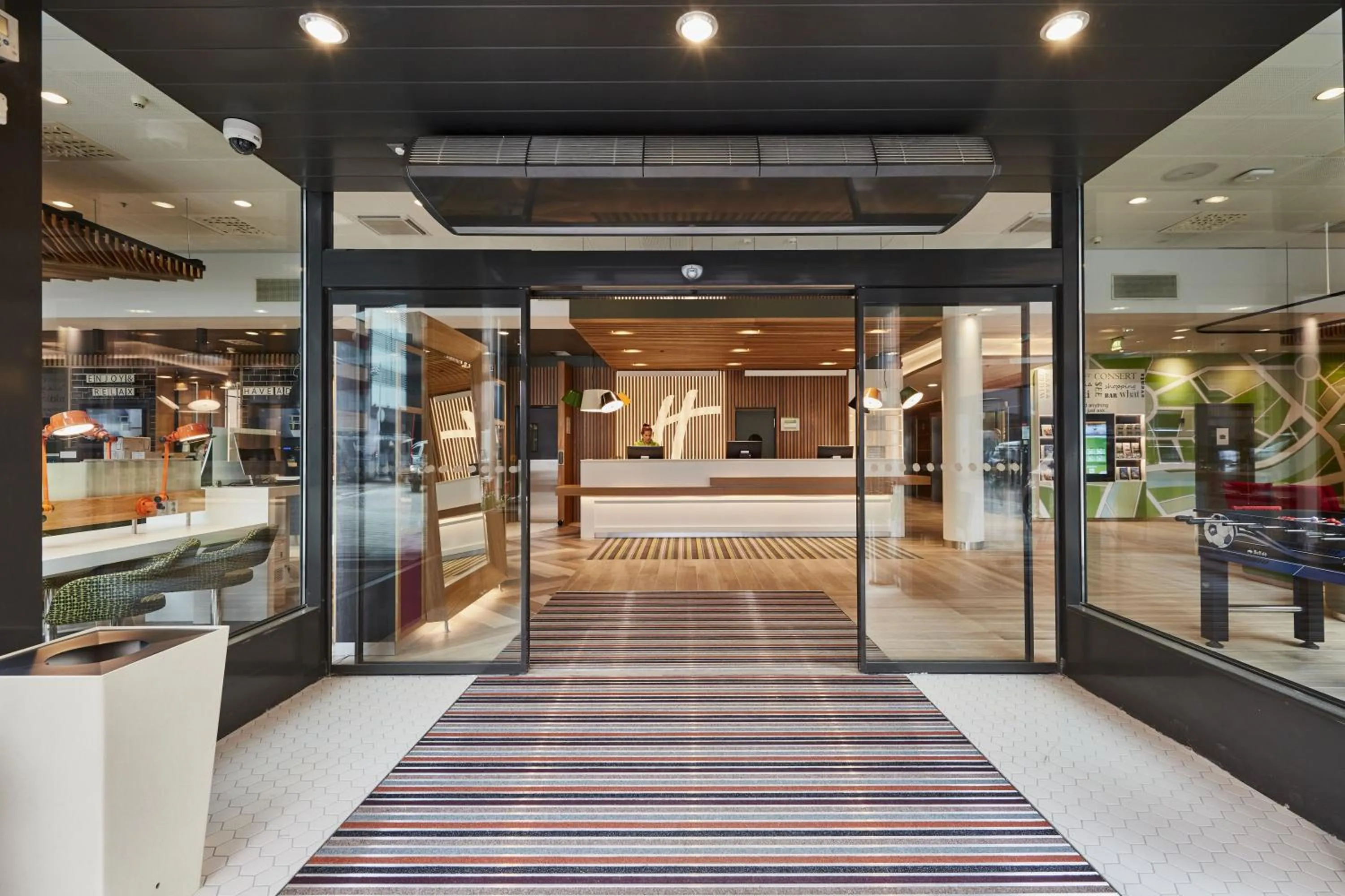 Lobby or reception in Holiday Inn Helsinki West - Ruoholahti by IHG