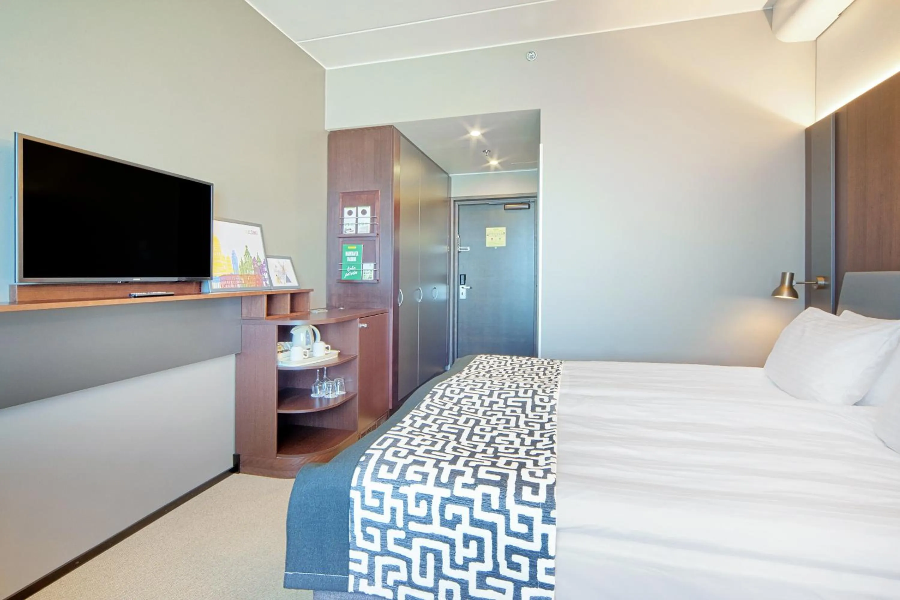 Photo of the whole room, Bed in Holiday Inn Helsinki West - Ruoholahti by IHG
