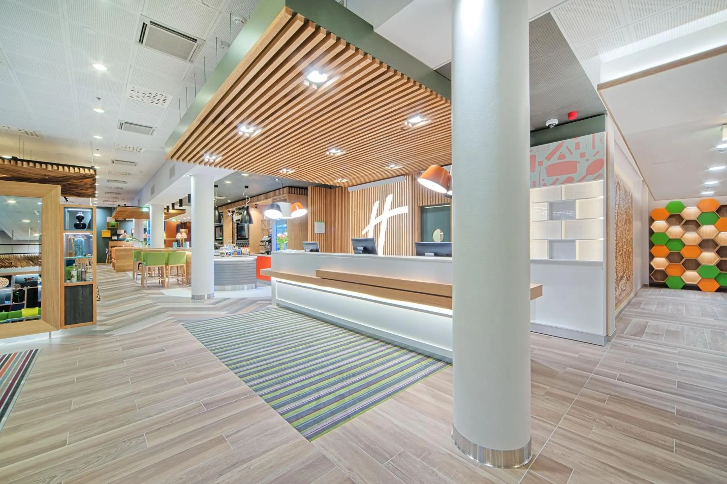 Lobby or reception in Holiday Inn Helsinki West - Ruoholahti by IHG