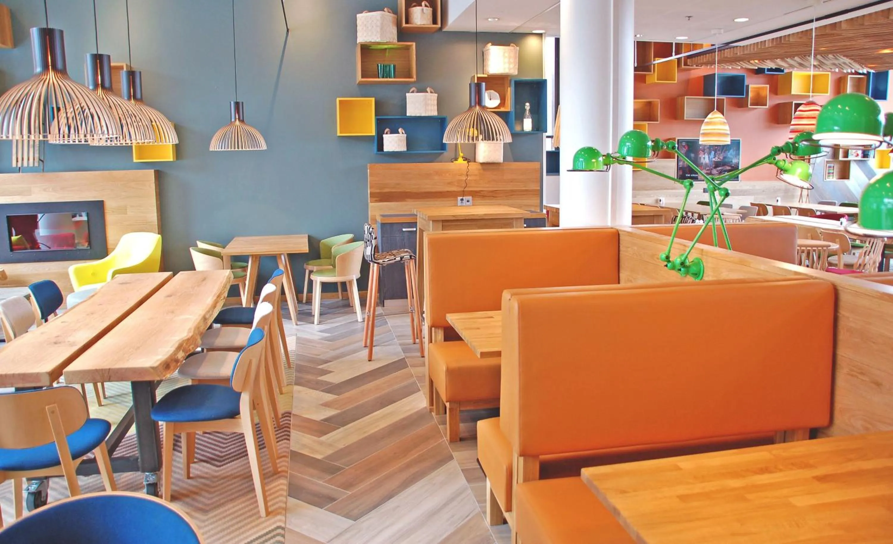 Restaurant/places to eat in Holiday Inn Helsinki West - Ruoholahti by IHG