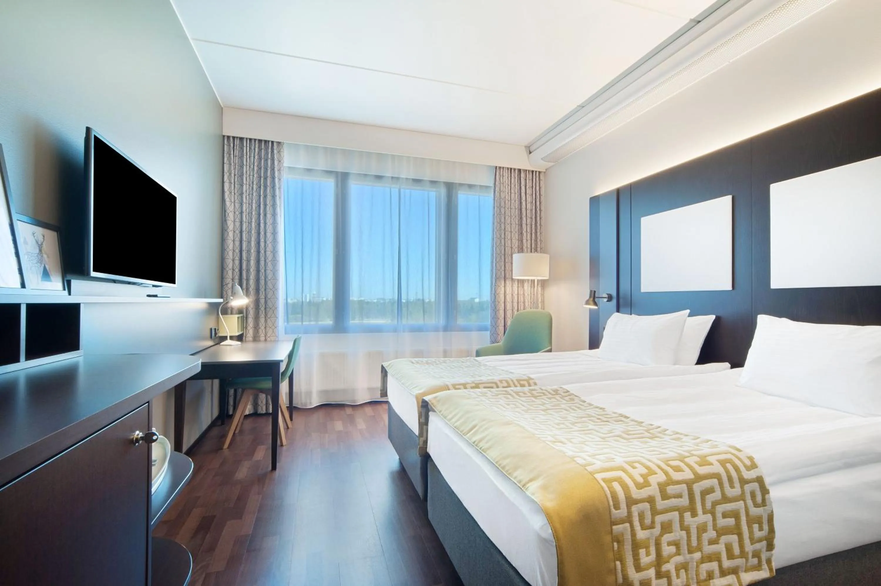 Photo of the whole room, Bed in Holiday Inn Helsinki West - Ruoholahti by IHG