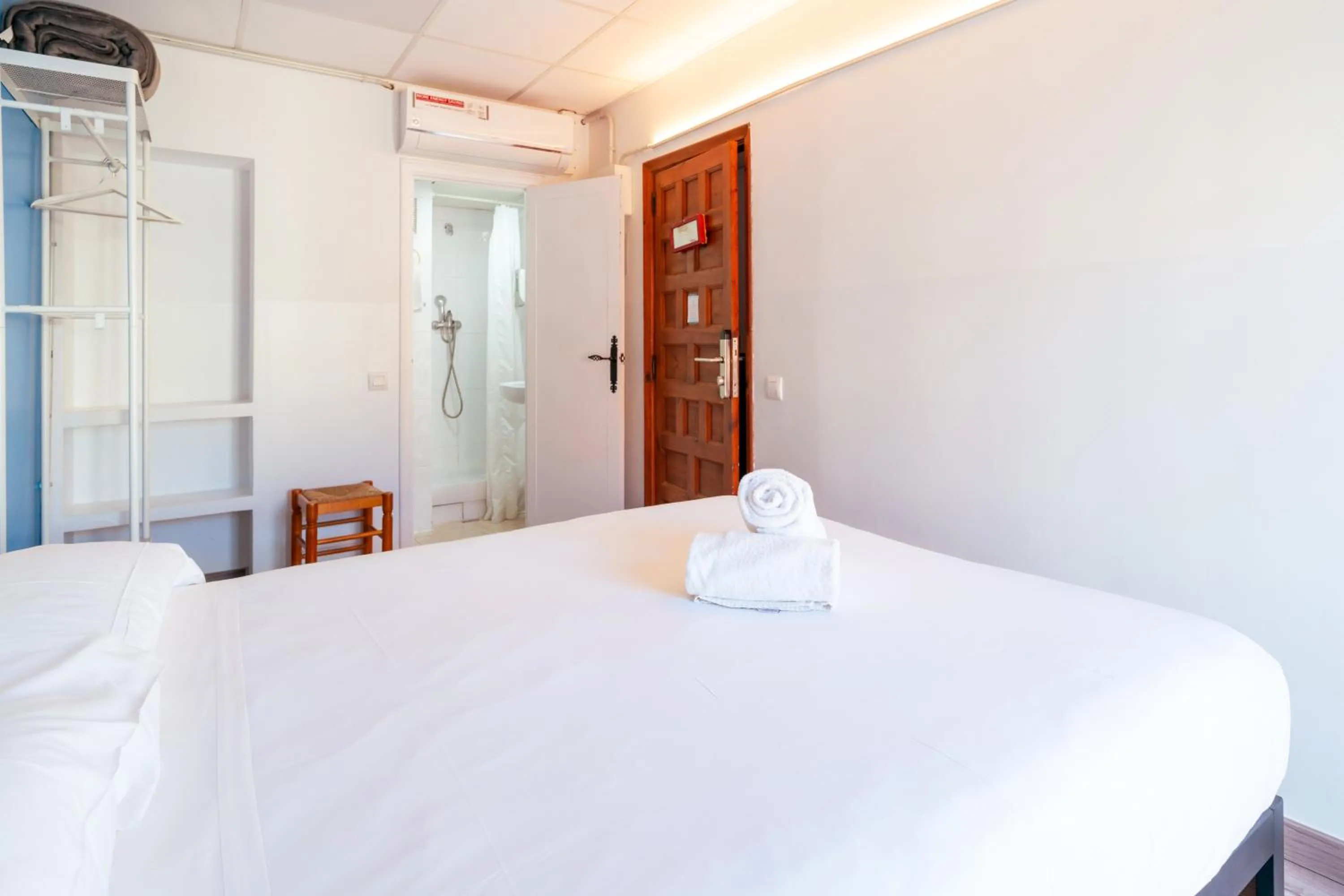 Photo of the whole room, Bed in Forum Tarragona