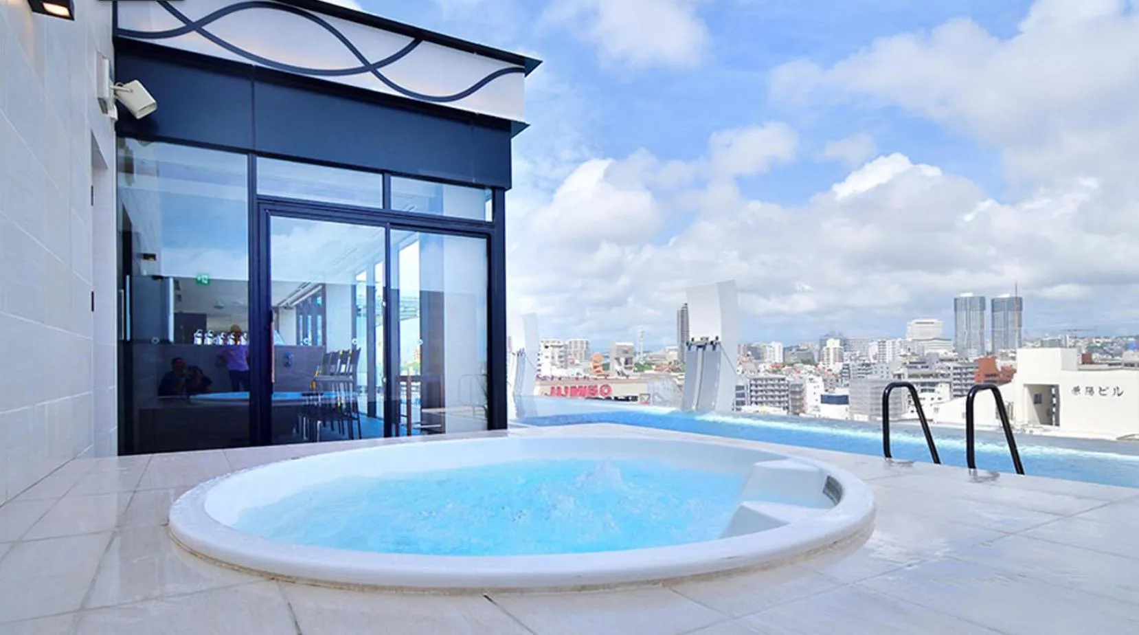 Swimming pool in Hotel Aqua Citta Naha