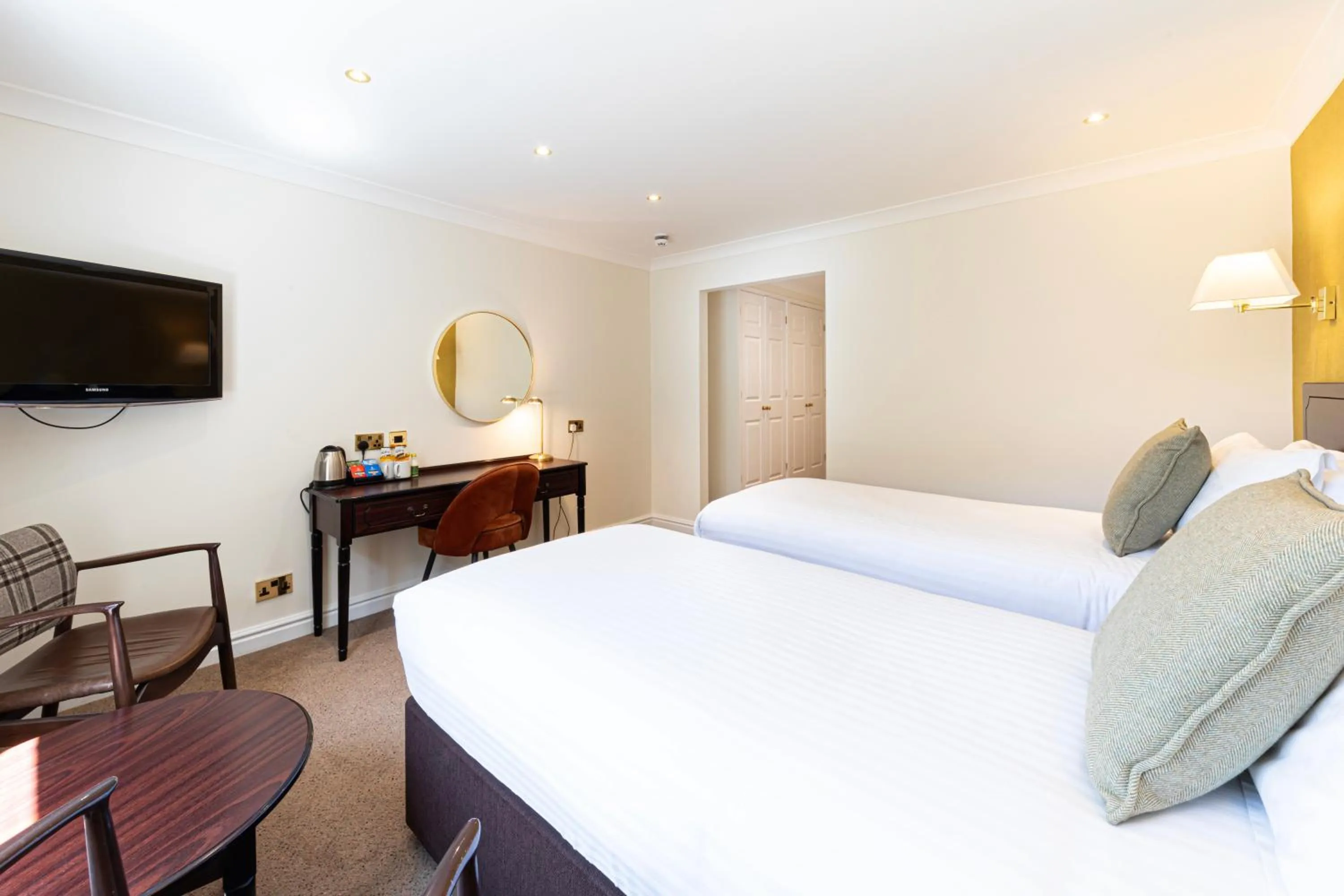 Bedroom, Bed in Lake District Castle Inn