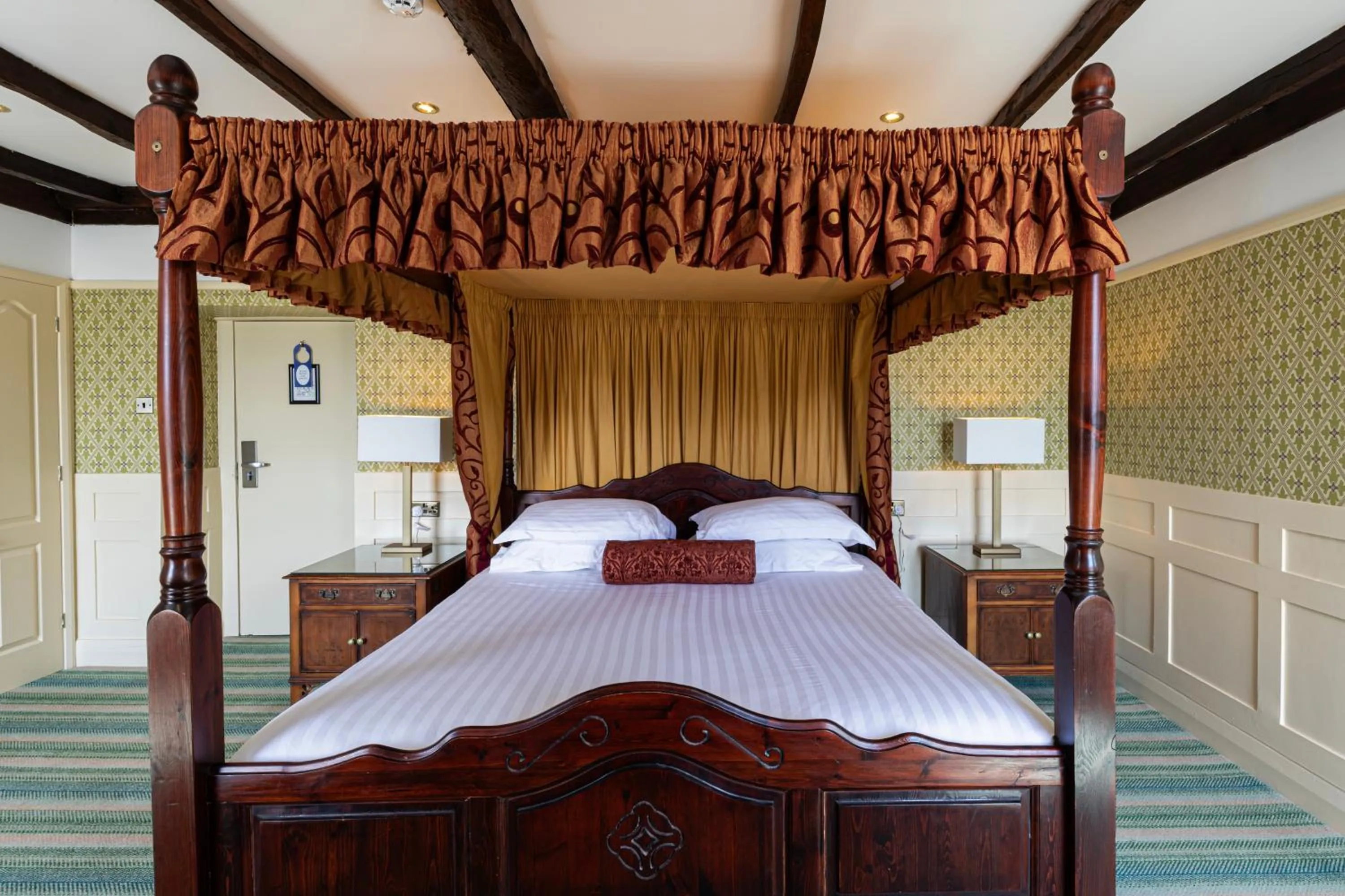 Bedroom, Bed in Lake District Castle Inn