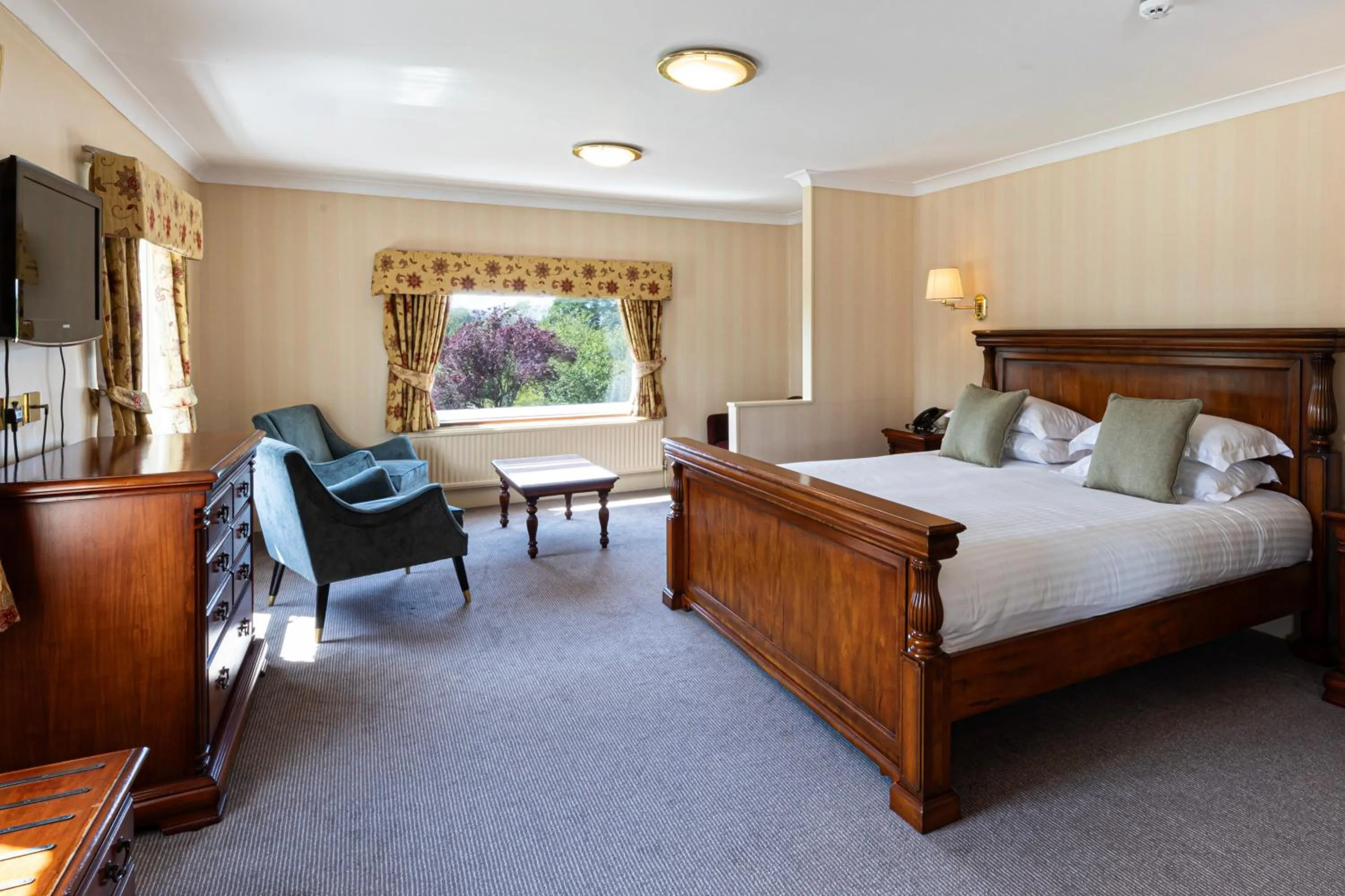 Bedroom, Bed in Lake District Castle Inn