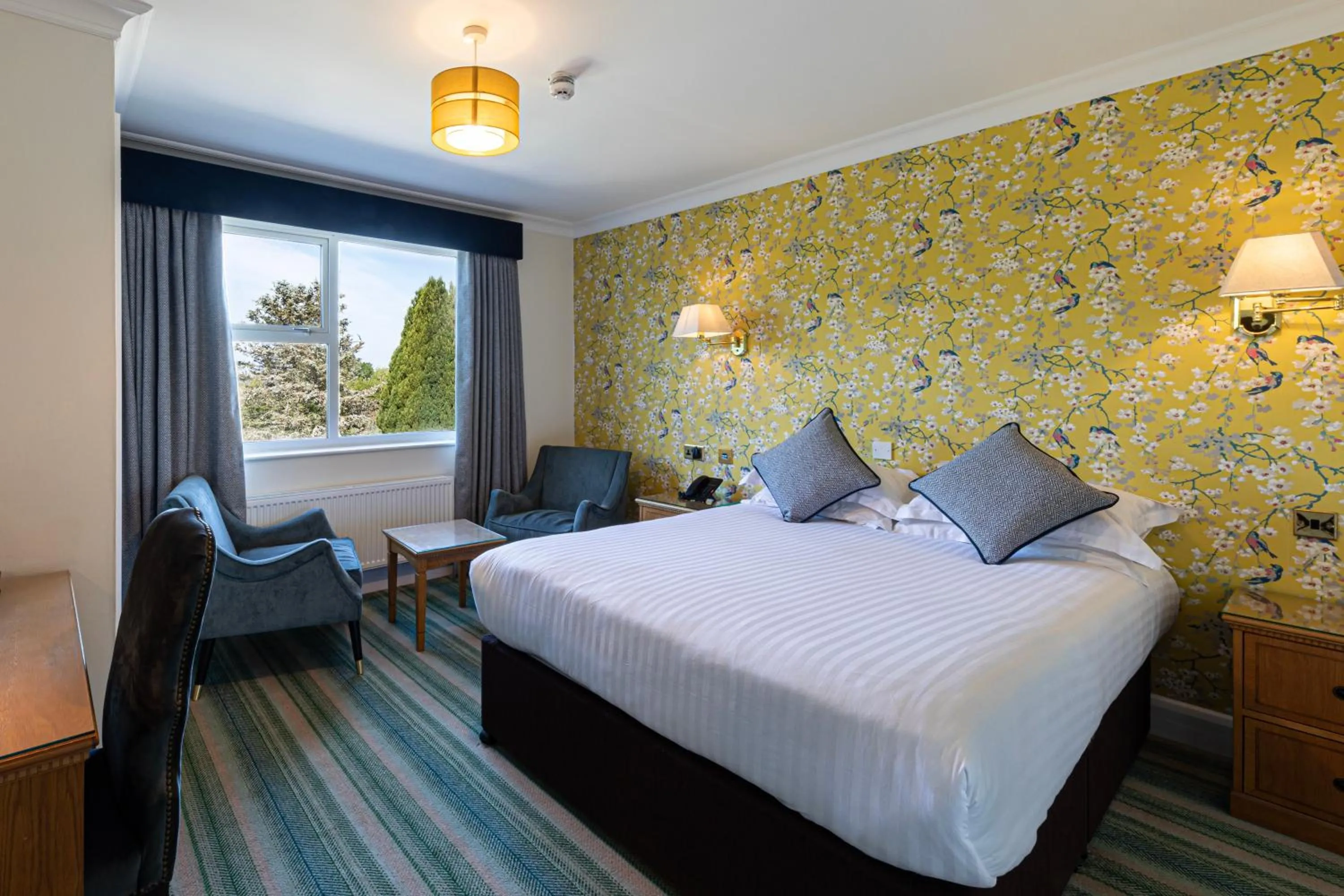 Bedroom, Bed in Lake District Castle Inn