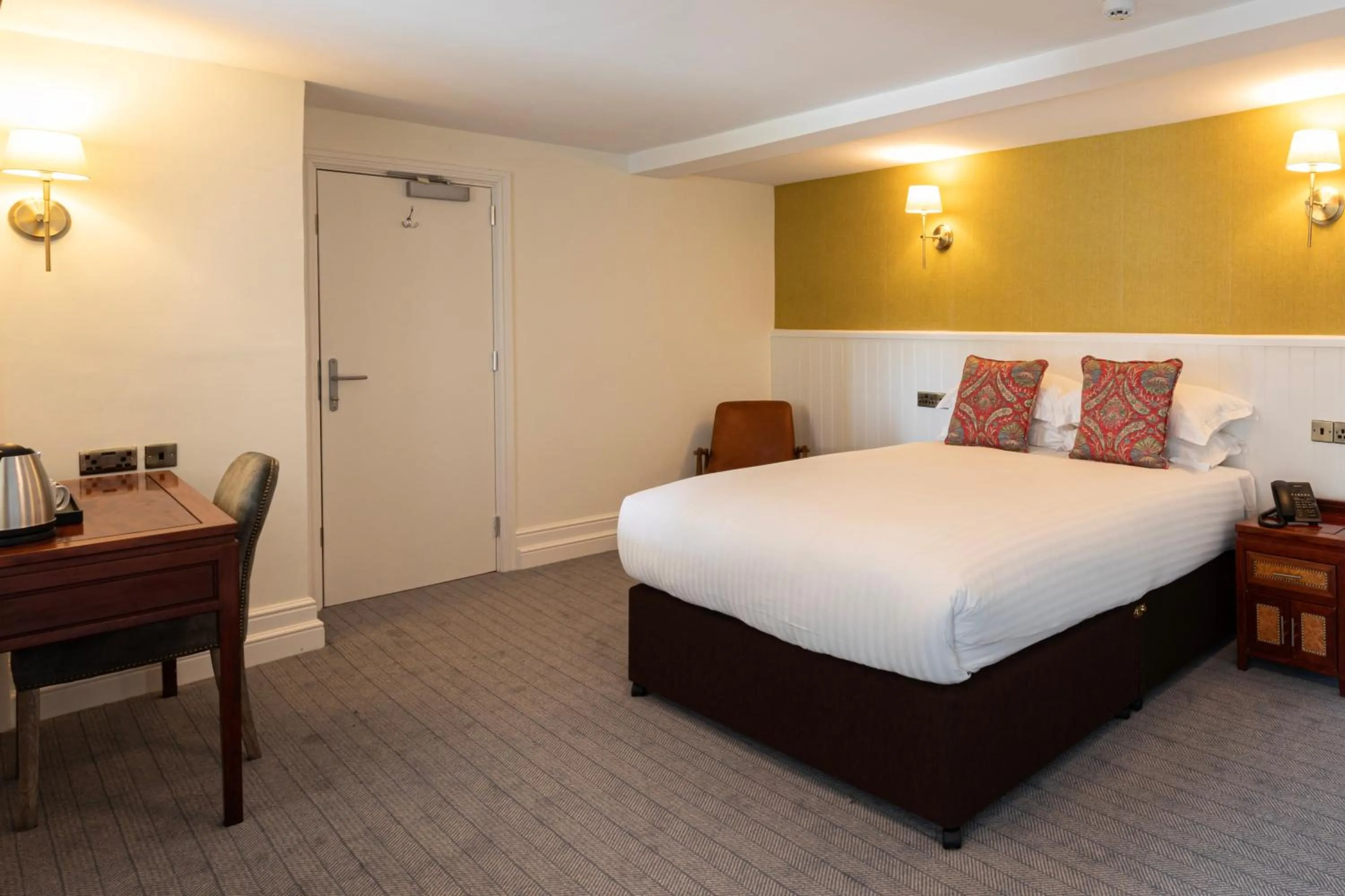 Bedroom, Bed in Lake District Castle Inn