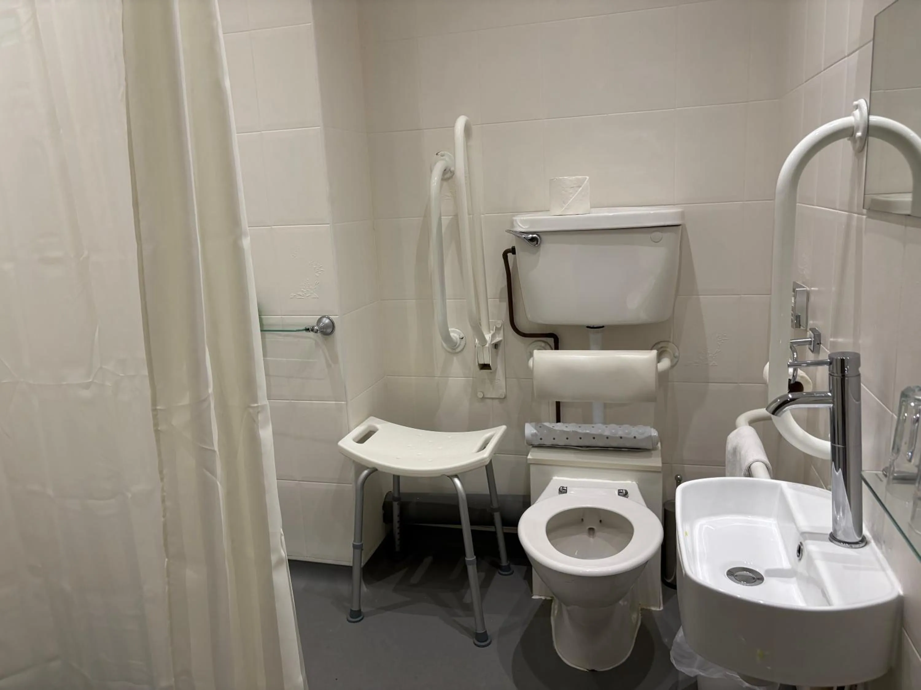 Shower in Lake District Castle Inn
