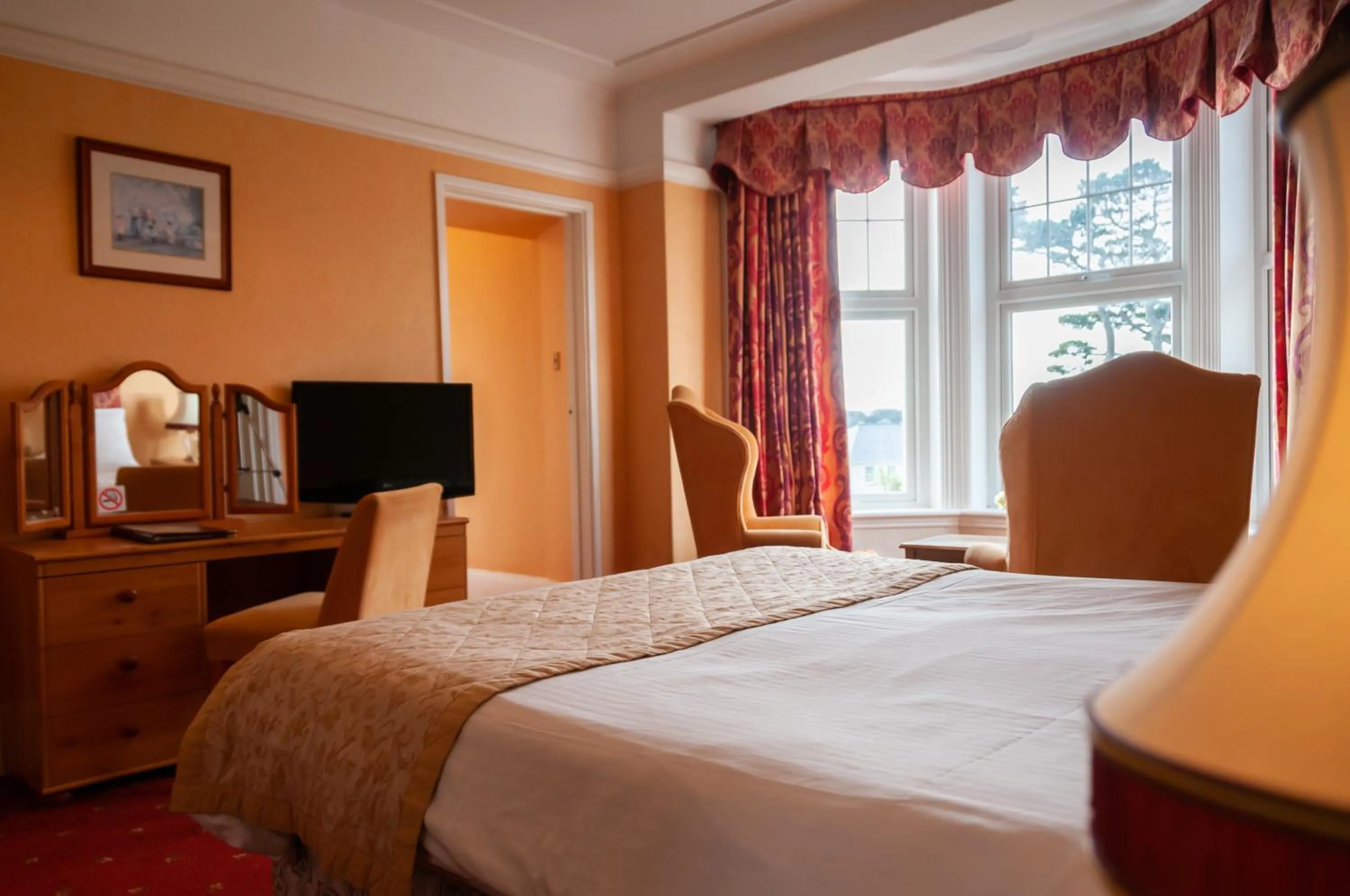 Bed in Porth Avallen Hotel