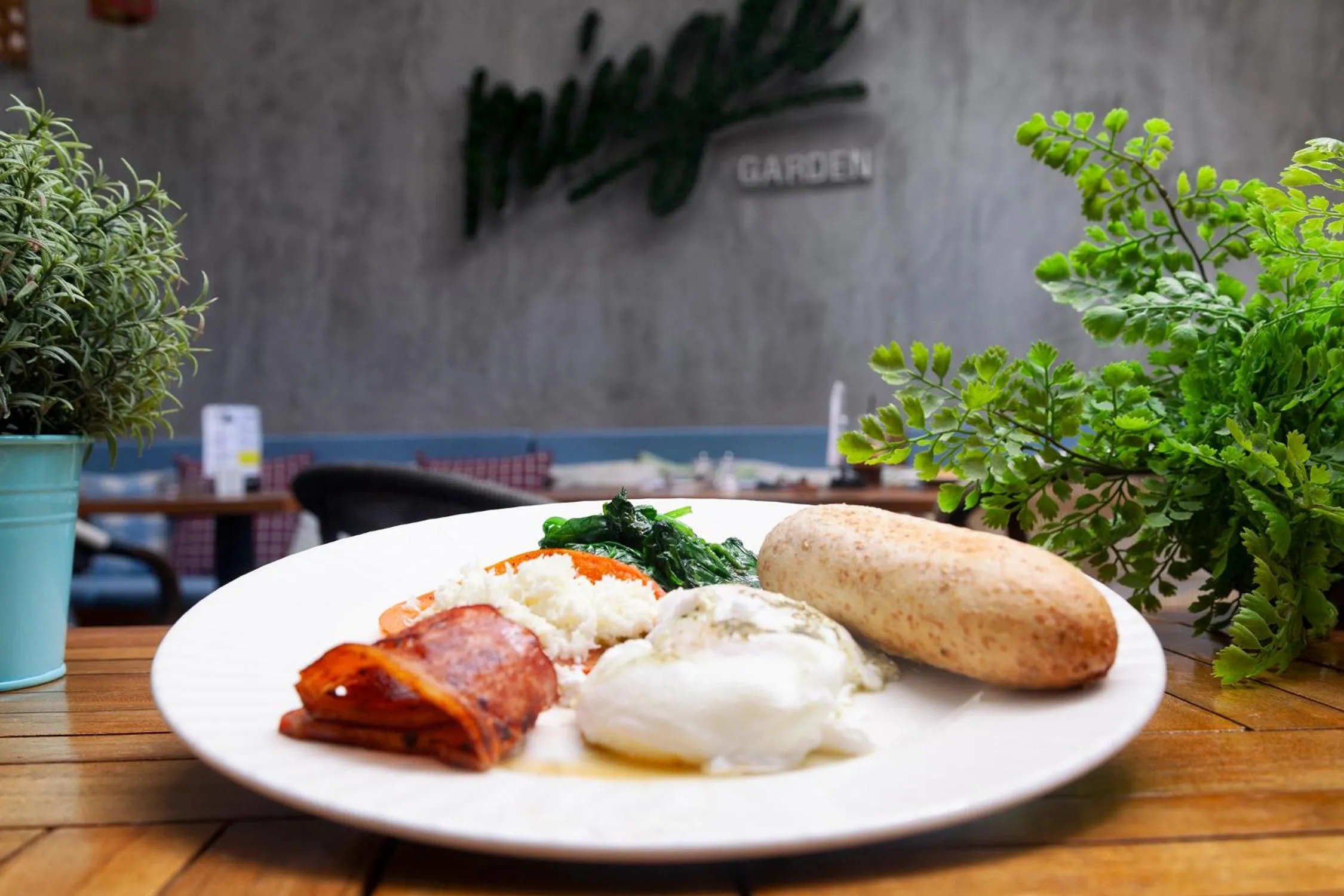 Food and drinks in Qbic City Hotel