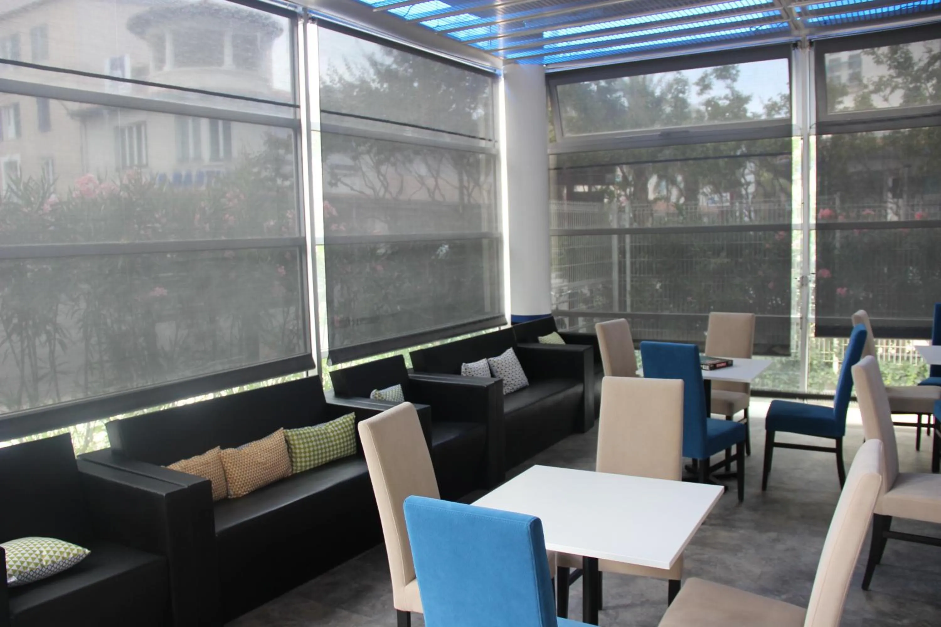 Communal lounge/ TV room in Les Thermes