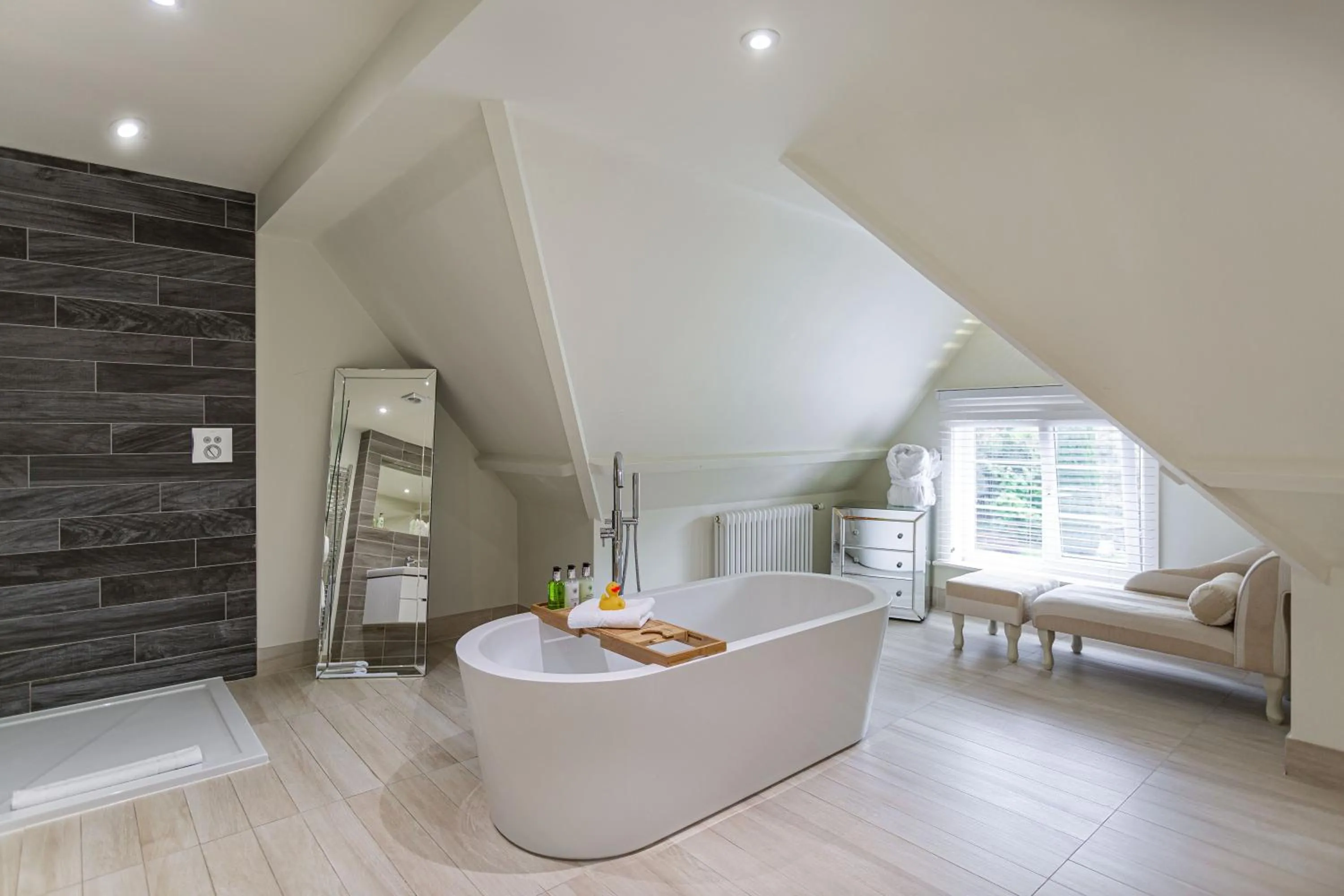 Bathroom, Bed in Forest Park Country Hotel & Inn, Brockenhurst, New Forest, Hampshire - The Coaching Inn Group