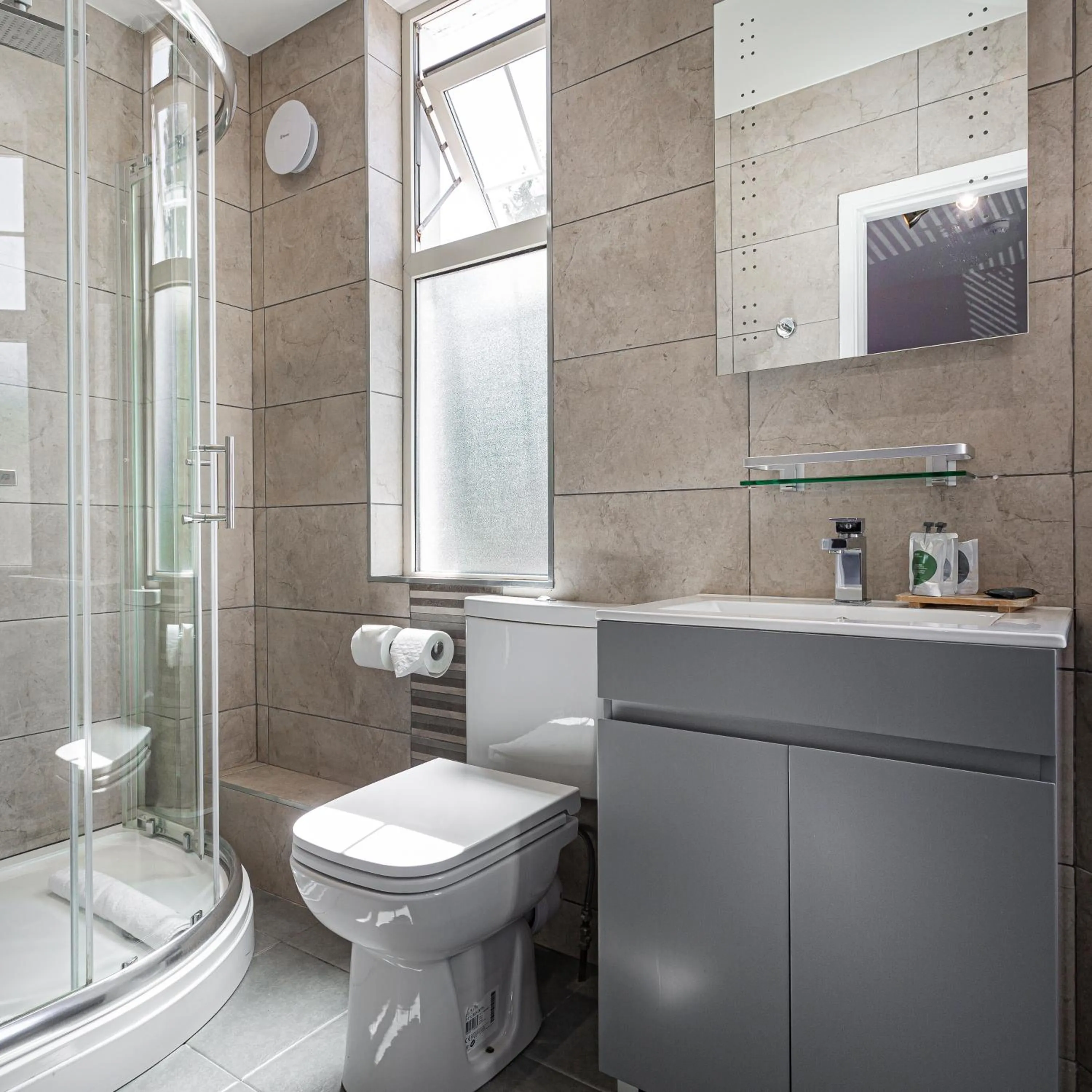 Bathroom in Forest Park Country Hotel & Inn, Brockenhurst, New Forest, Hampshire - The Coaching Inn Group