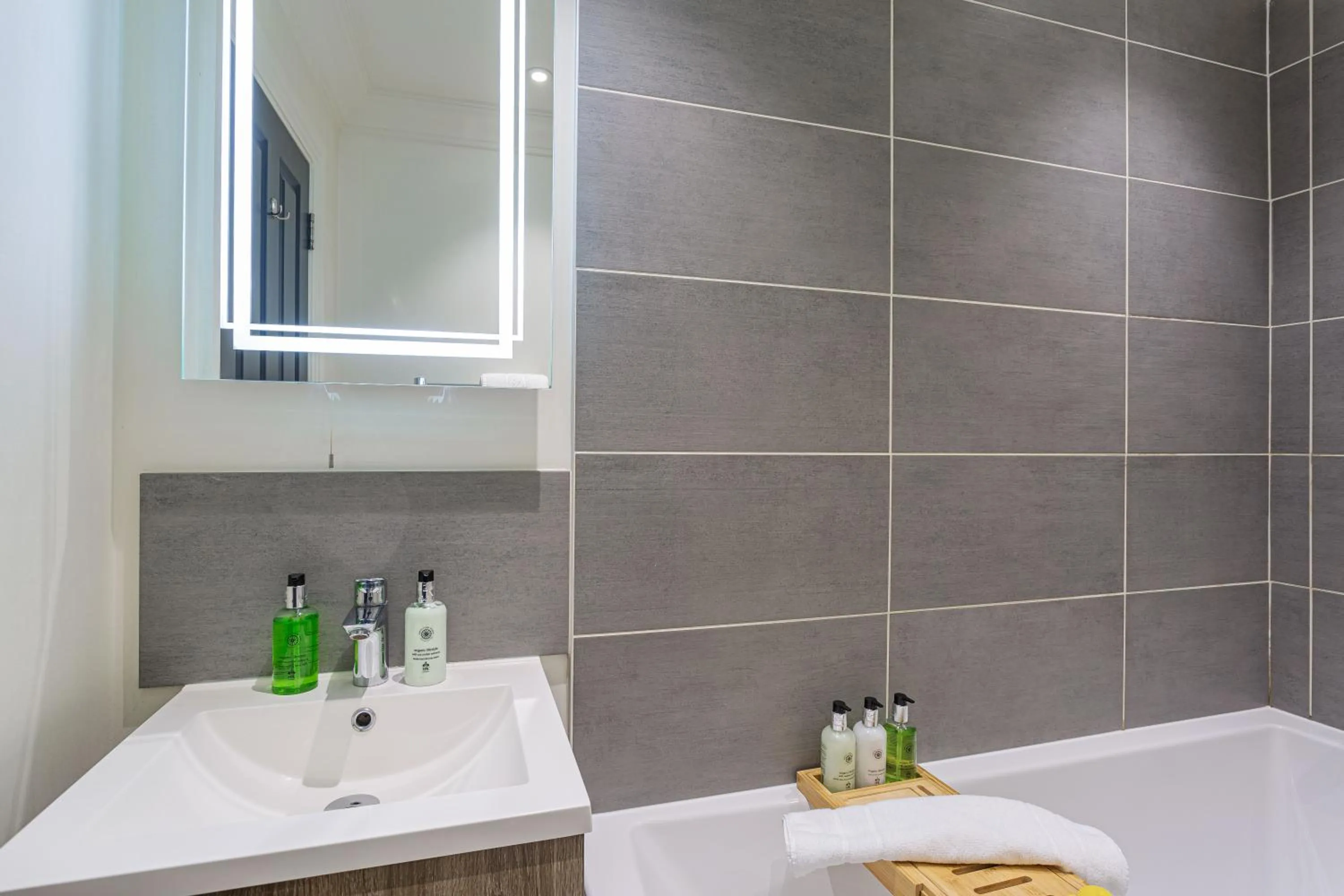 Bathroom in Forest Park Country Hotel & Inn, Brockenhurst, New Forest, Hampshire - The Coaching Inn Group