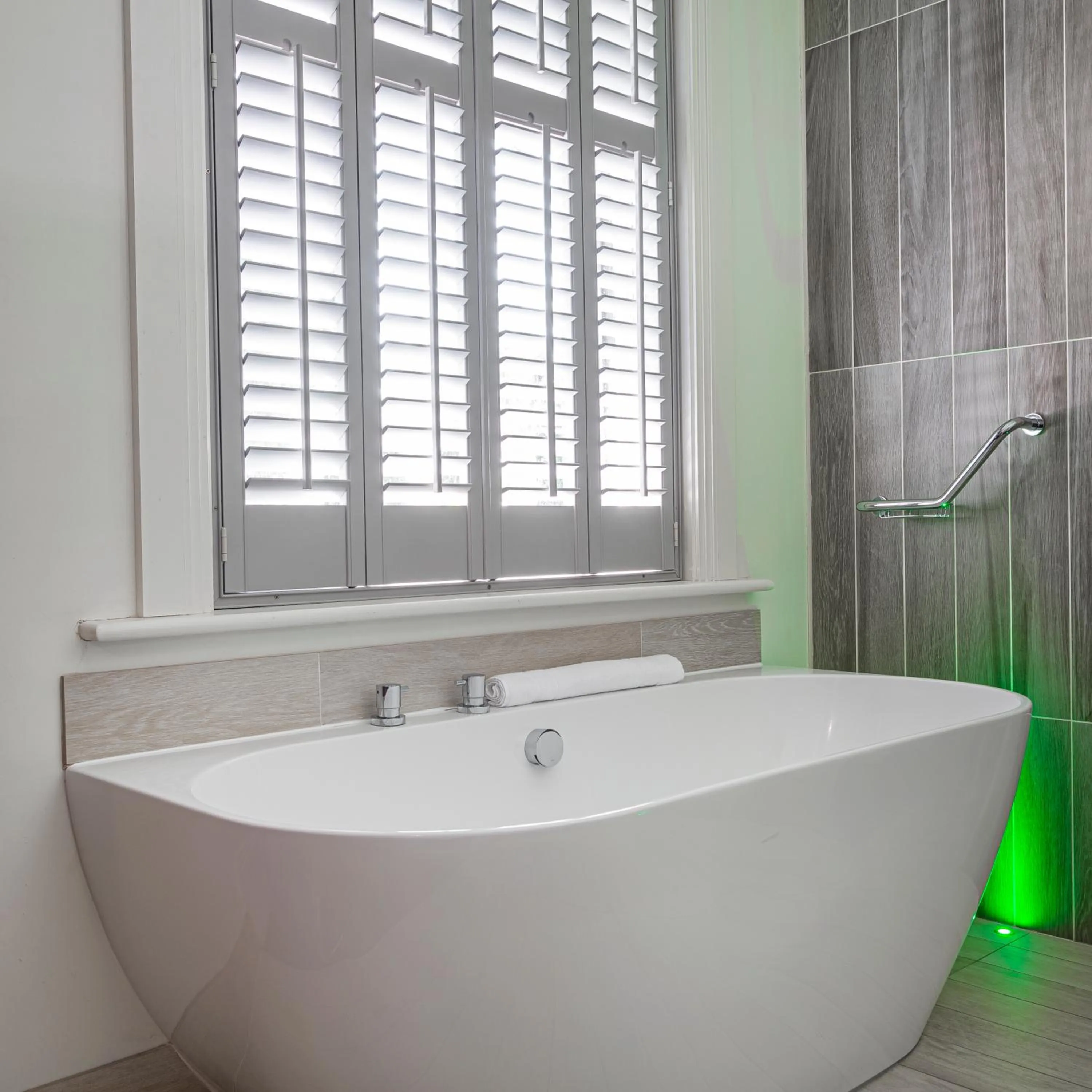 Bathroom in Forest Park Country Hotel & Inn, Brockenhurst, New Forest, Hampshire - The Coaching Inn Group