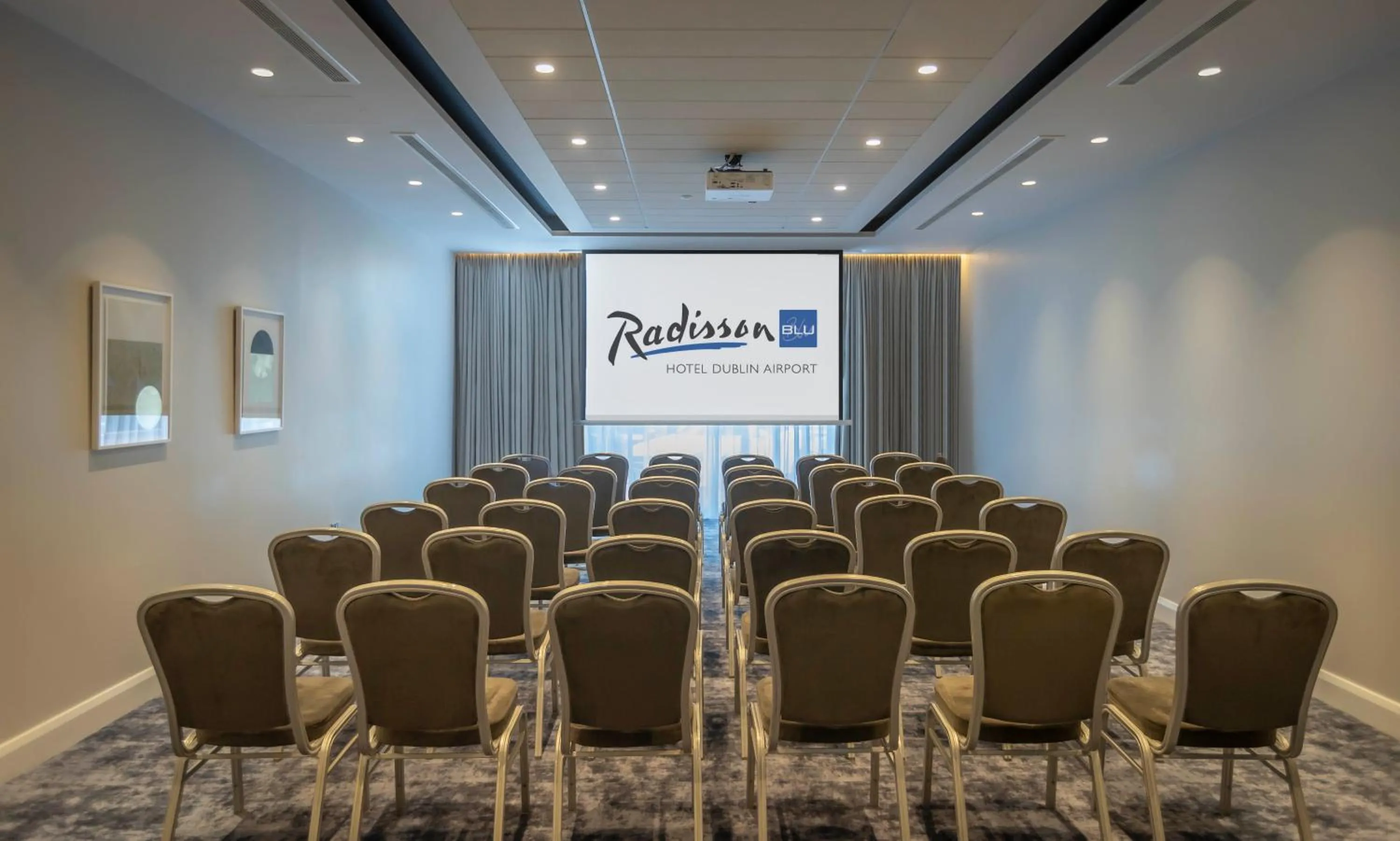Meeting/conference room in Radisson Blu Hotel Dublin Airport