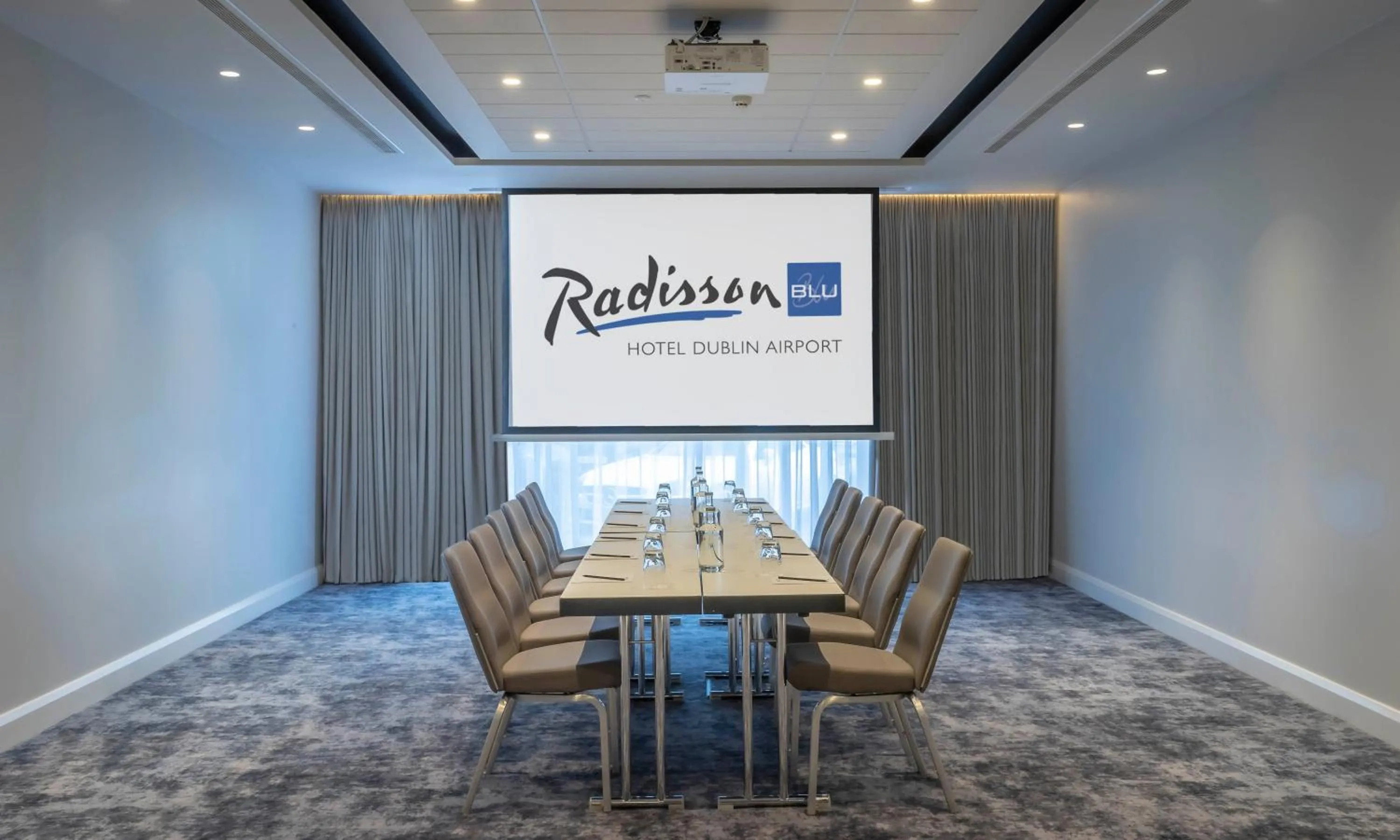 Meeting/conference room in Radisson Blu Hotel Dublin Airport