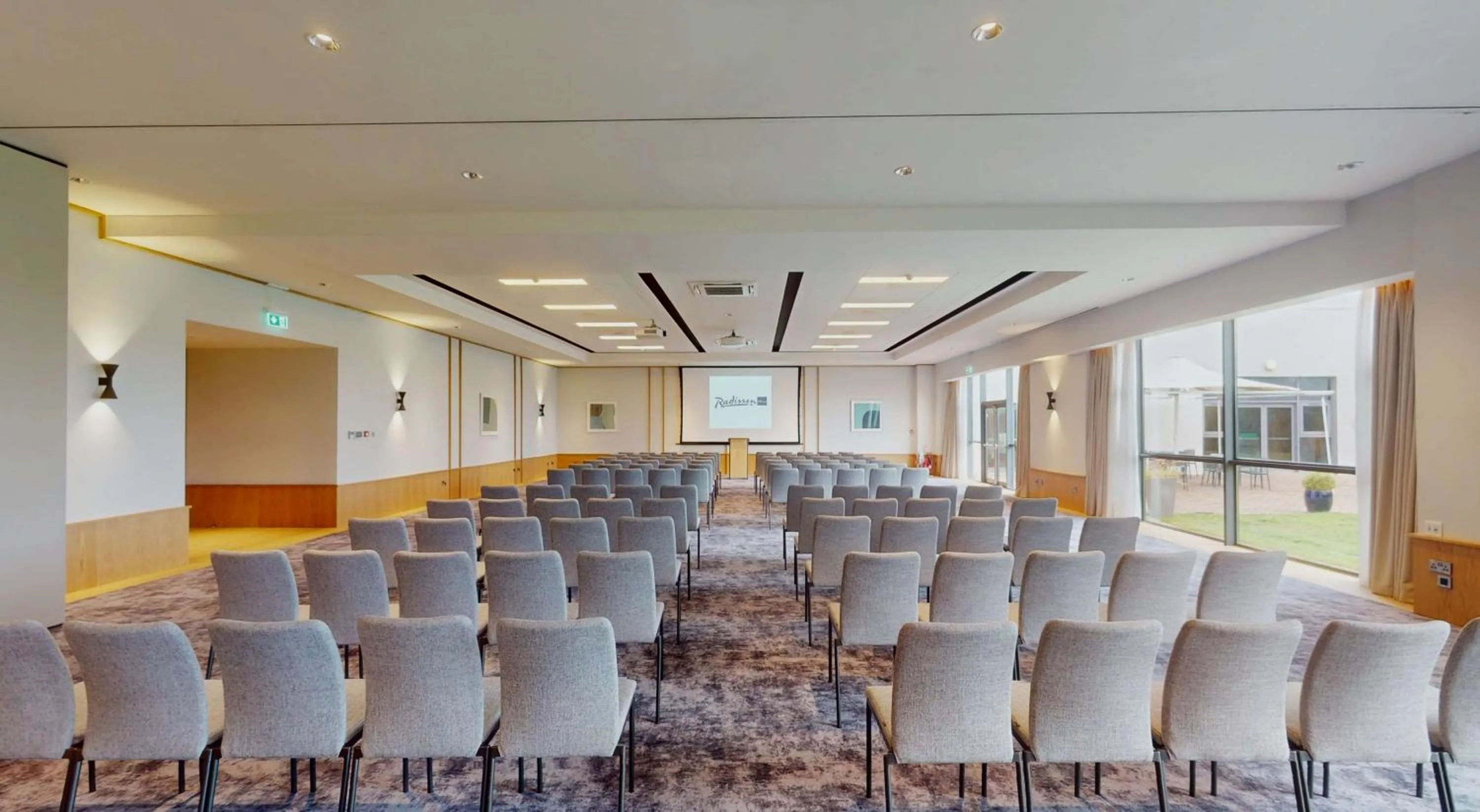 Meeting/conference room in Radisson Blu Hotel Dublin Airport