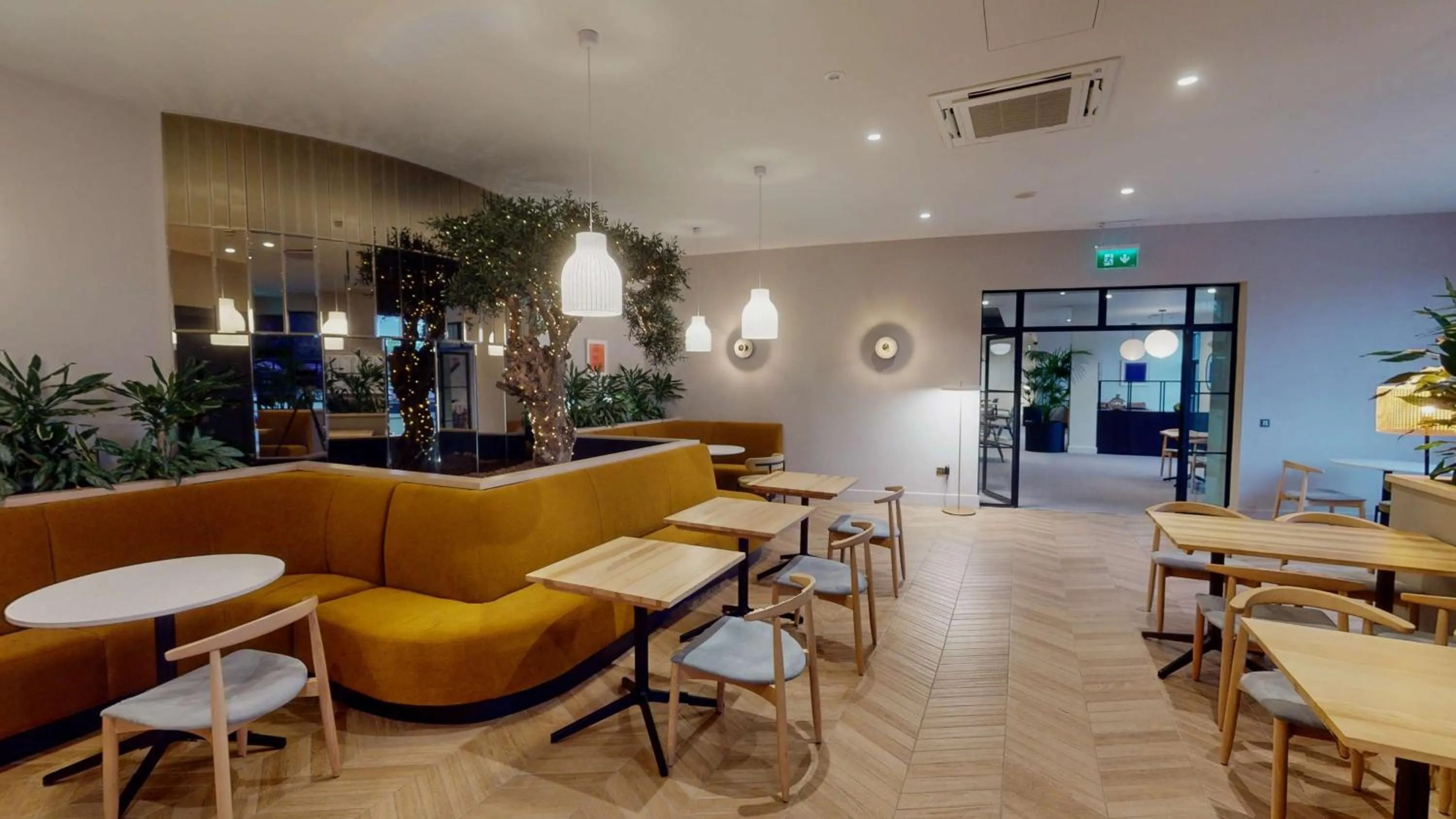 Restaurant/places to eat in Radisson Blu Hotel Dublin Airport