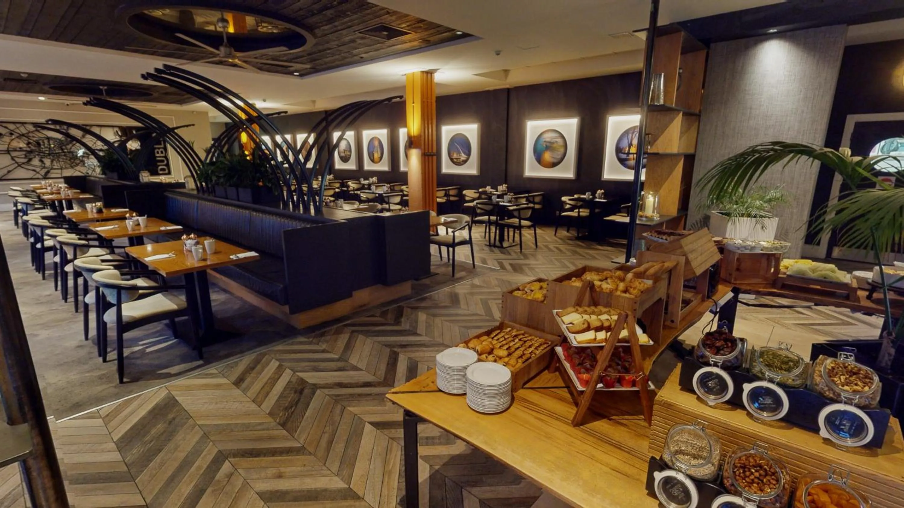 Restaurant/places to eat in Radisson Blu Hotel Dublin Airport