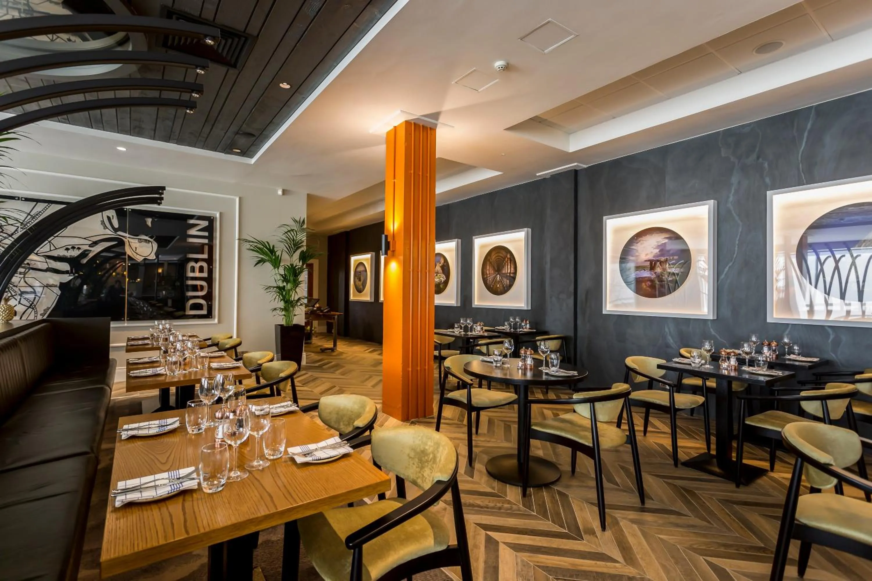 Restaurant/places to eat in Radisson Blu Hotel Dublin Airport