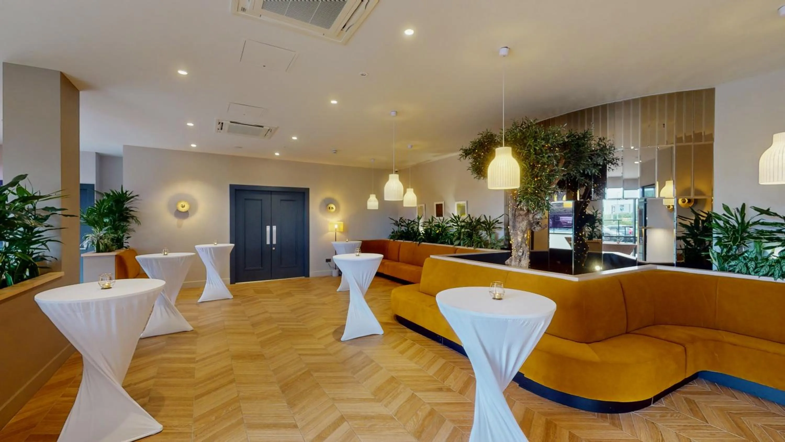 Lounge or bar in Radisson Blu Hotel Dublin Airport