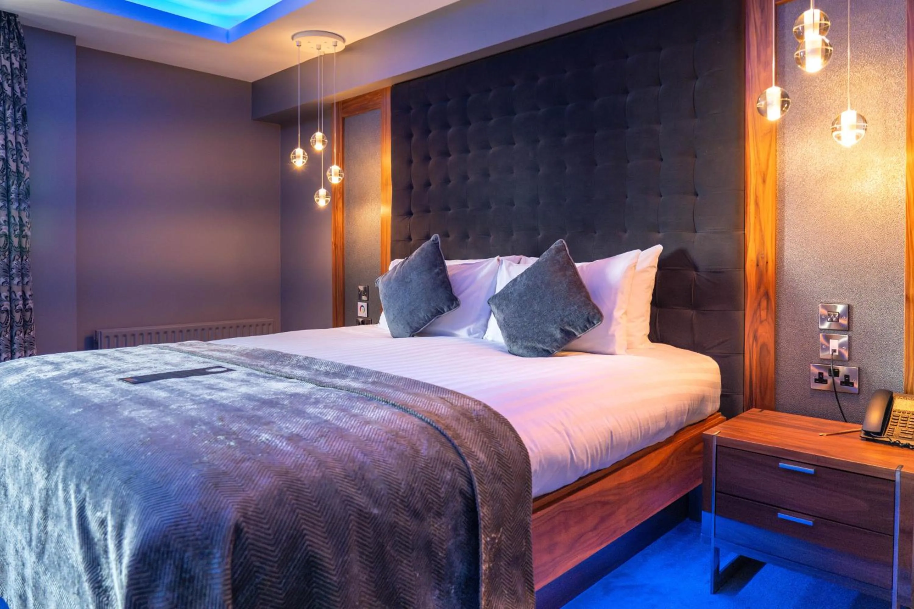 Bedroom, Bed in Midlands Park Hotel