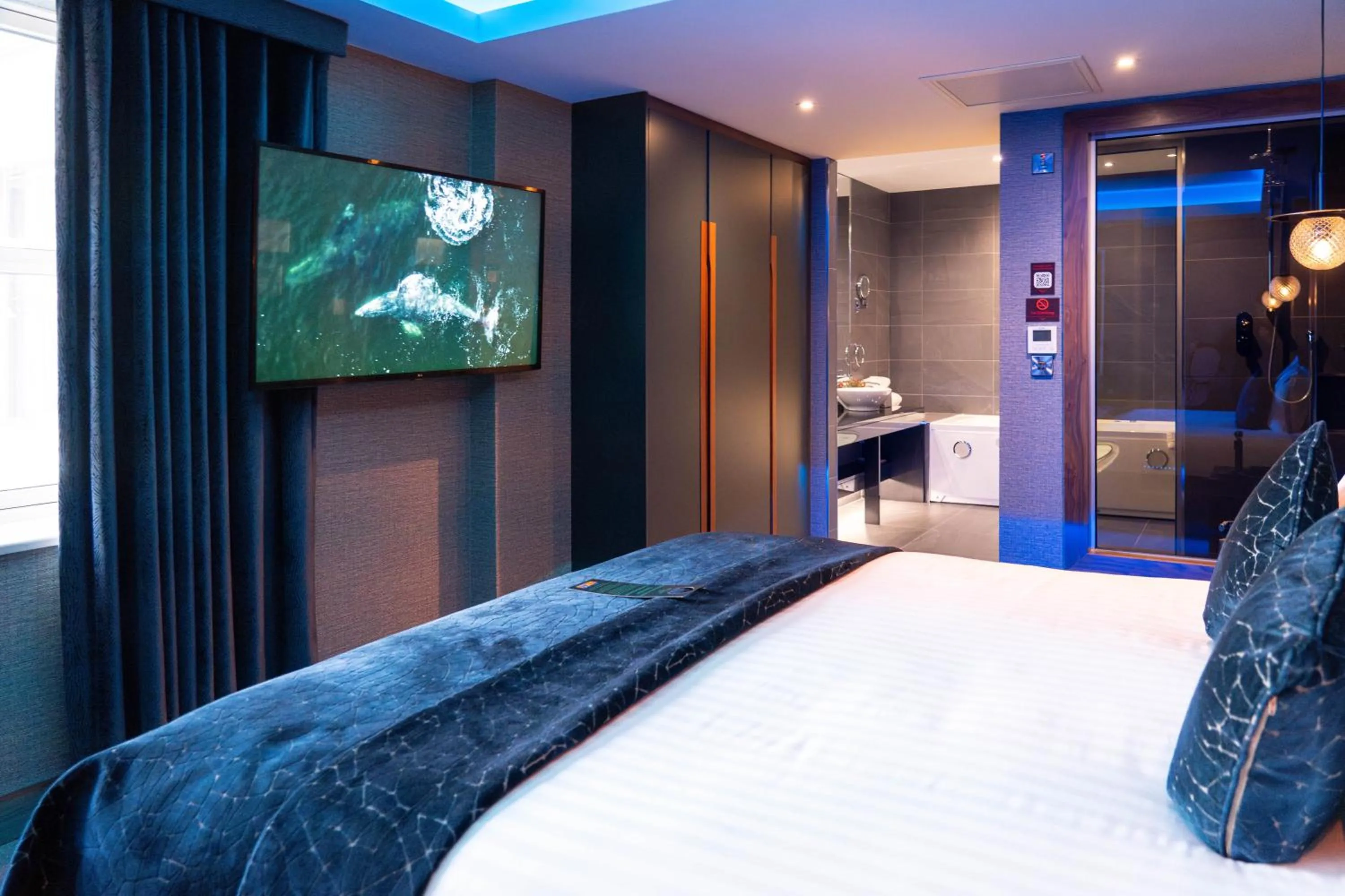 Bedroom, Bed in Midlands Park Hotel