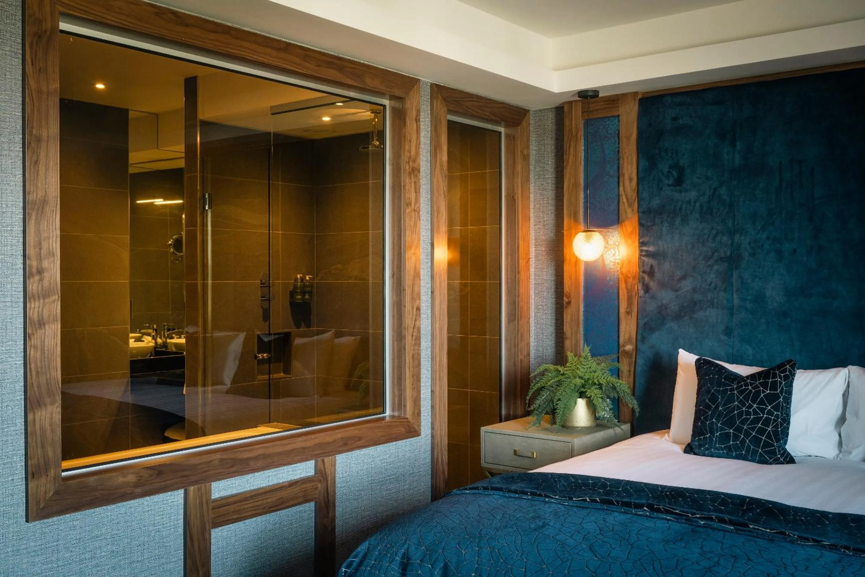 Bedroom, Bed in Midlands Park Hotel