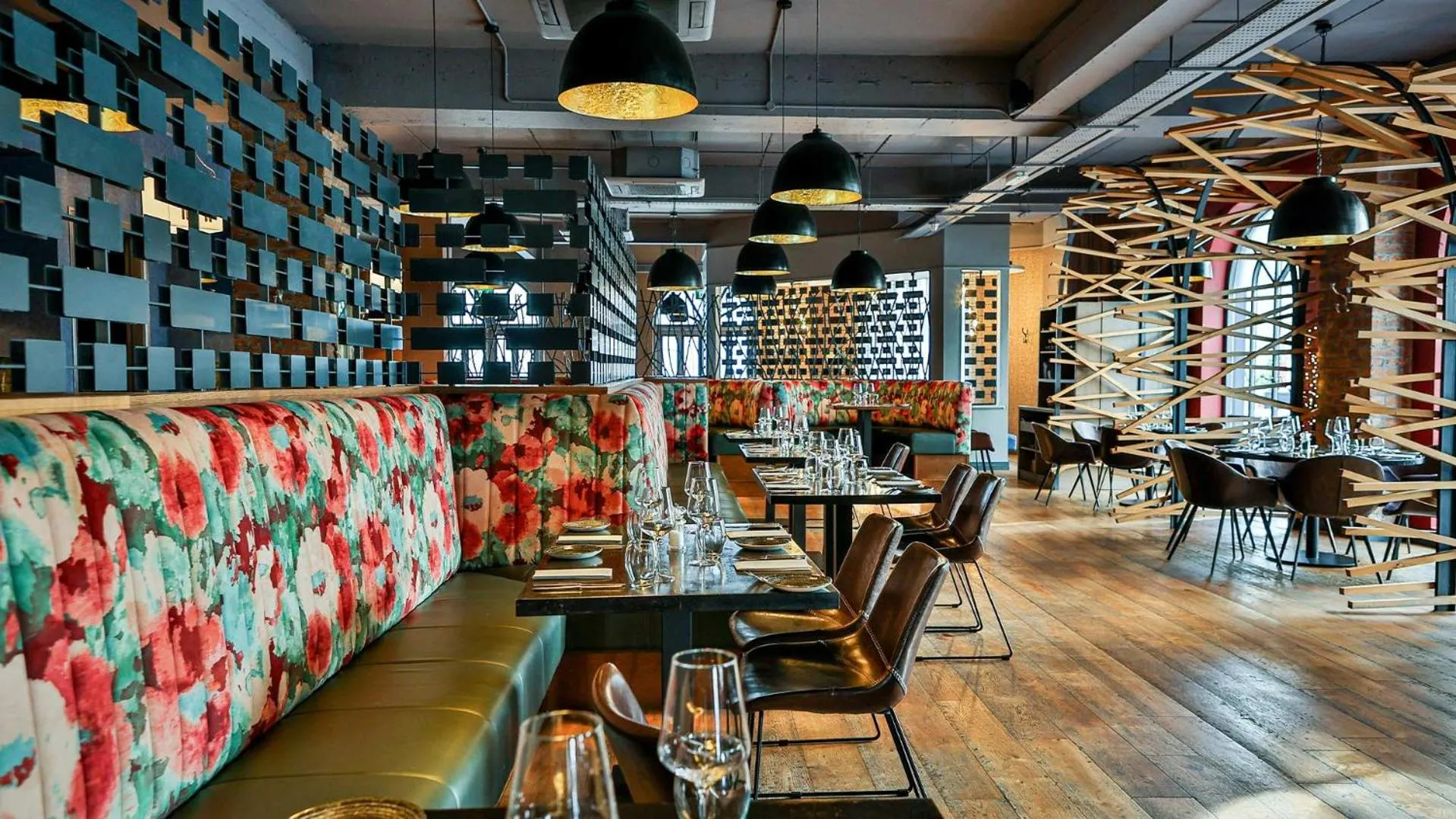 Restaurant/places to eat in Midlands Park Hotel