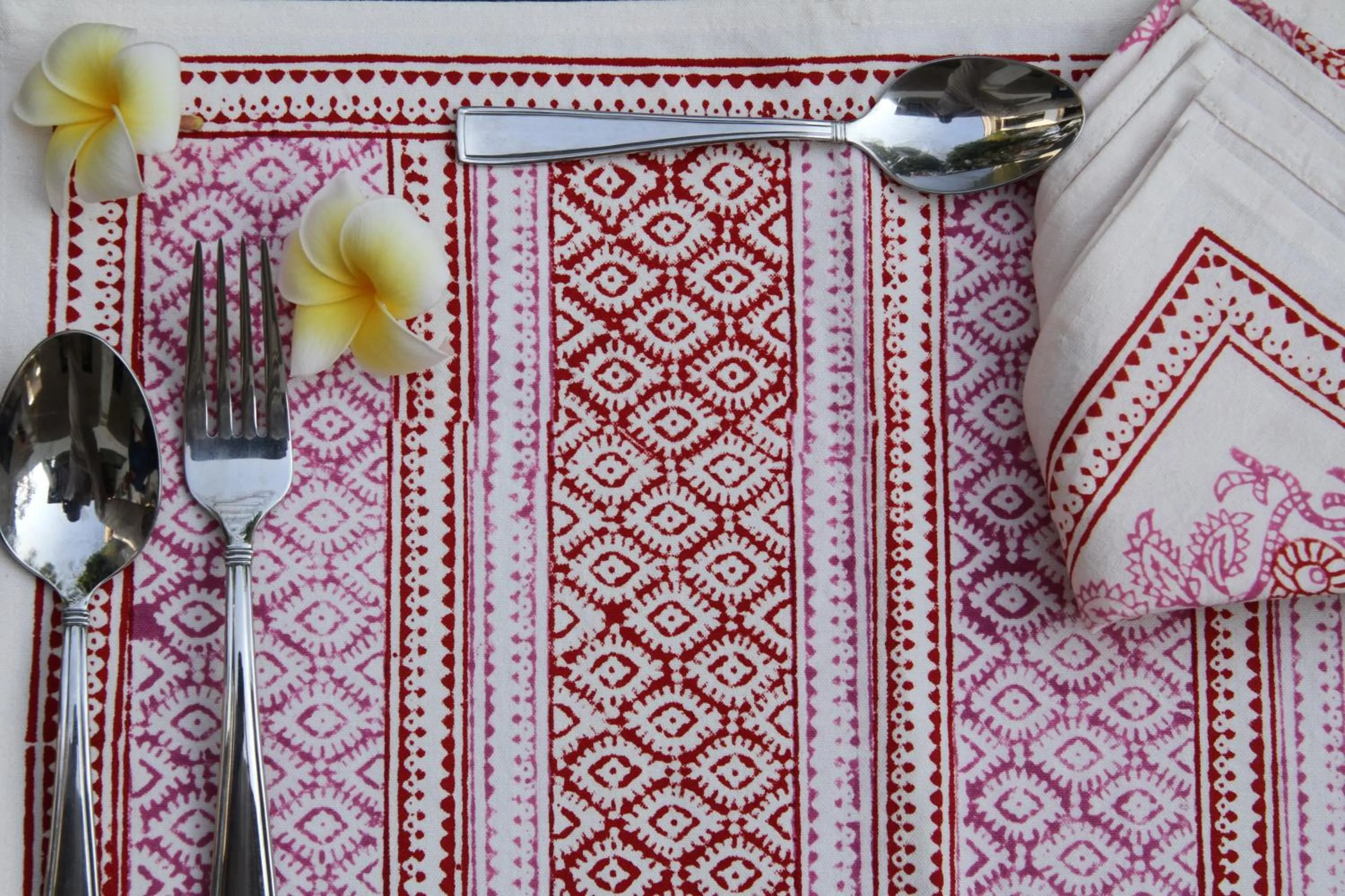 Food, Bed in The Postcard Velha, Goa