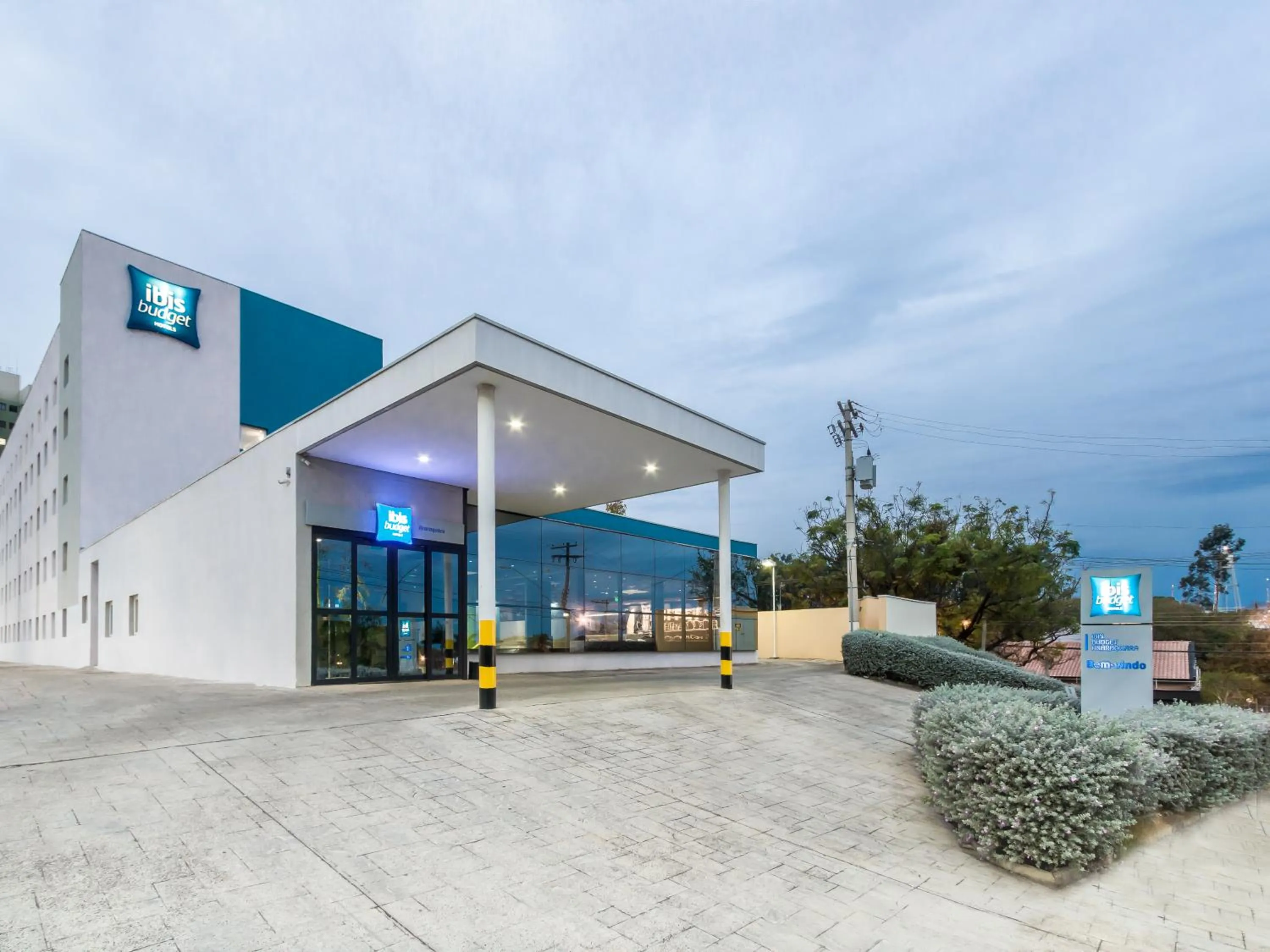 Facade/entrance in Ibis Budget Araraquara
