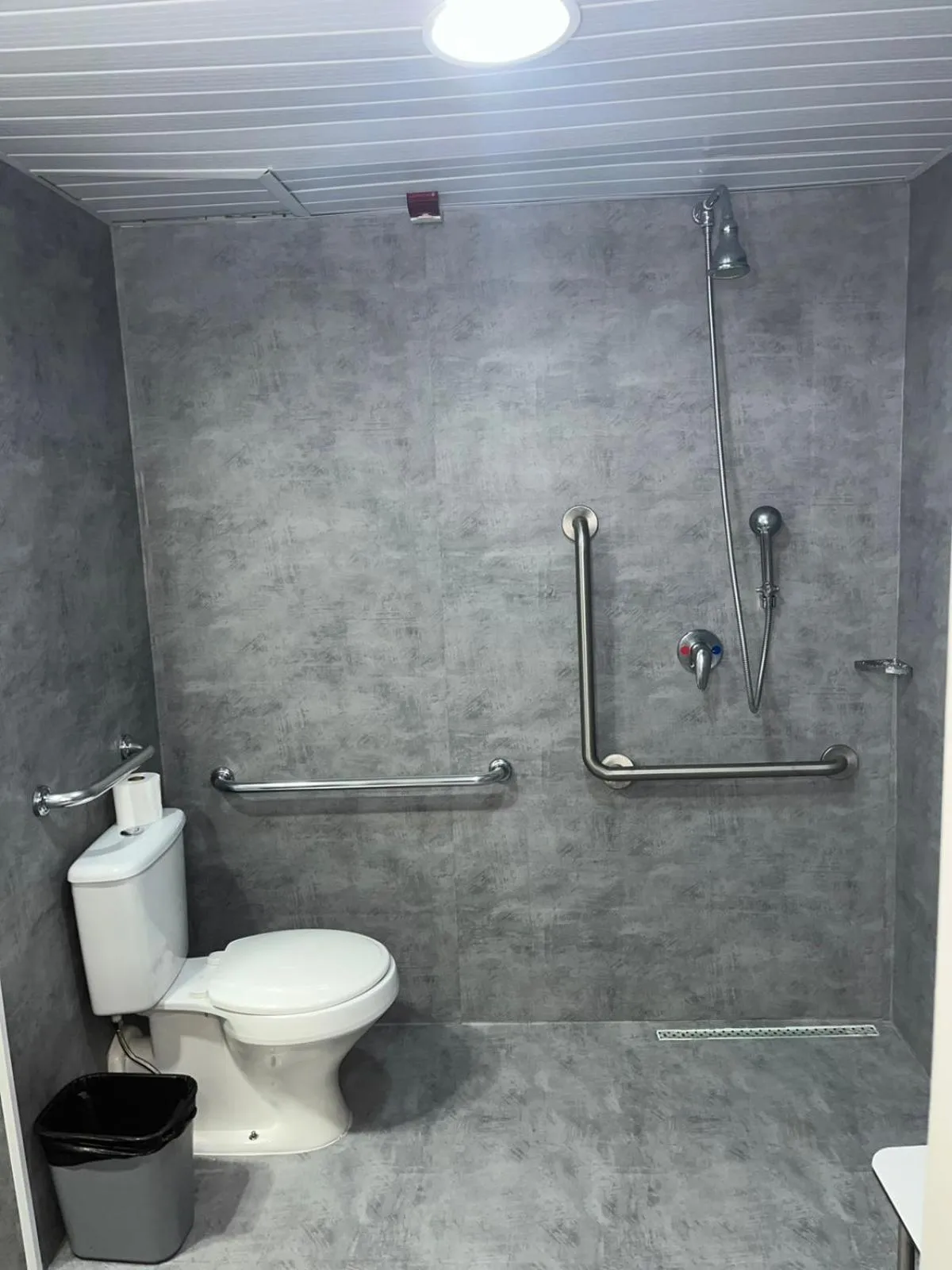 Shower in ibis budget Sertaozinho