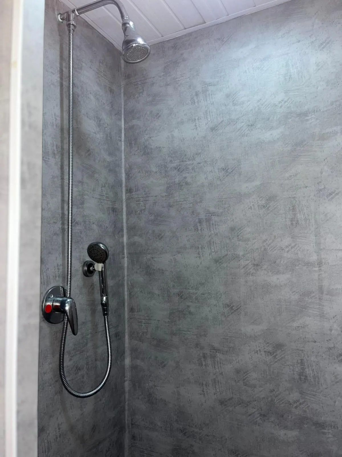 Shower in ibis budget Sertaozinho